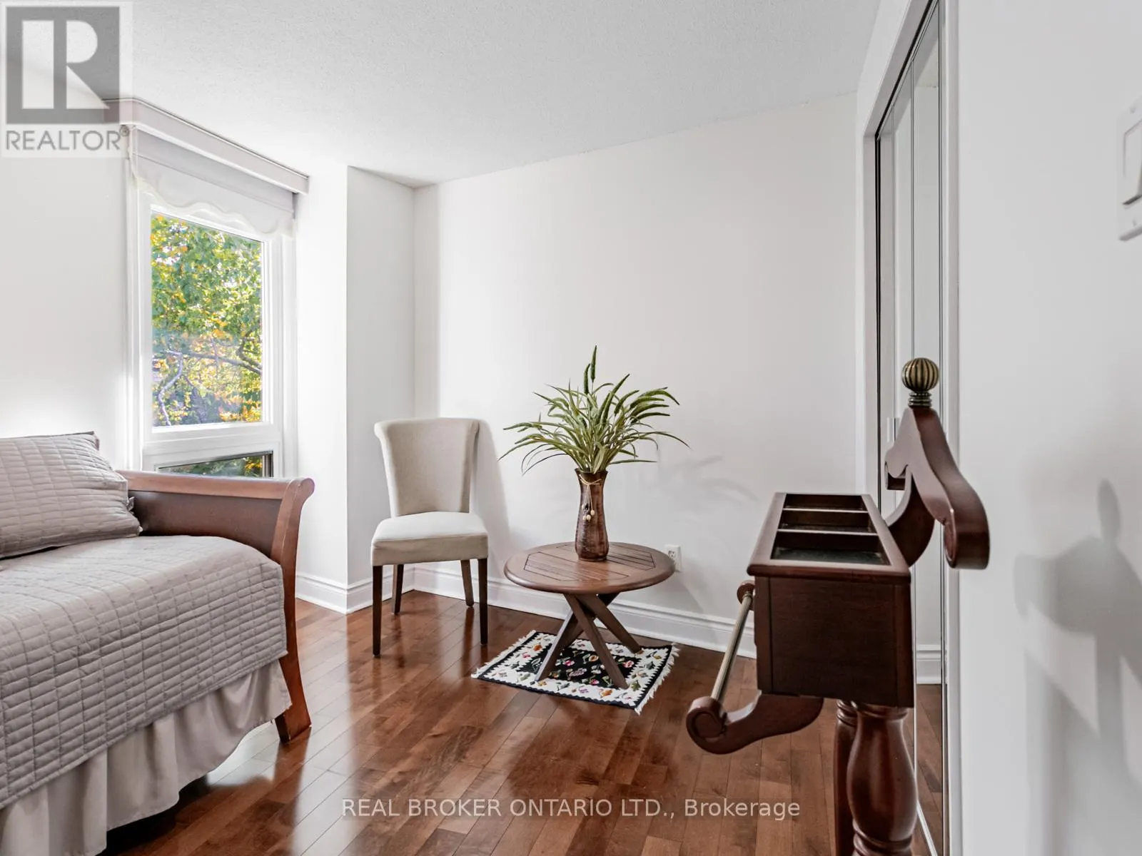 27 - 1060 WALDEN CIRCLE