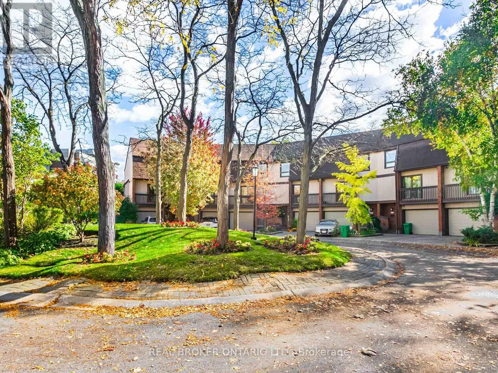 27 - 1060 WALDEN CIRCLE