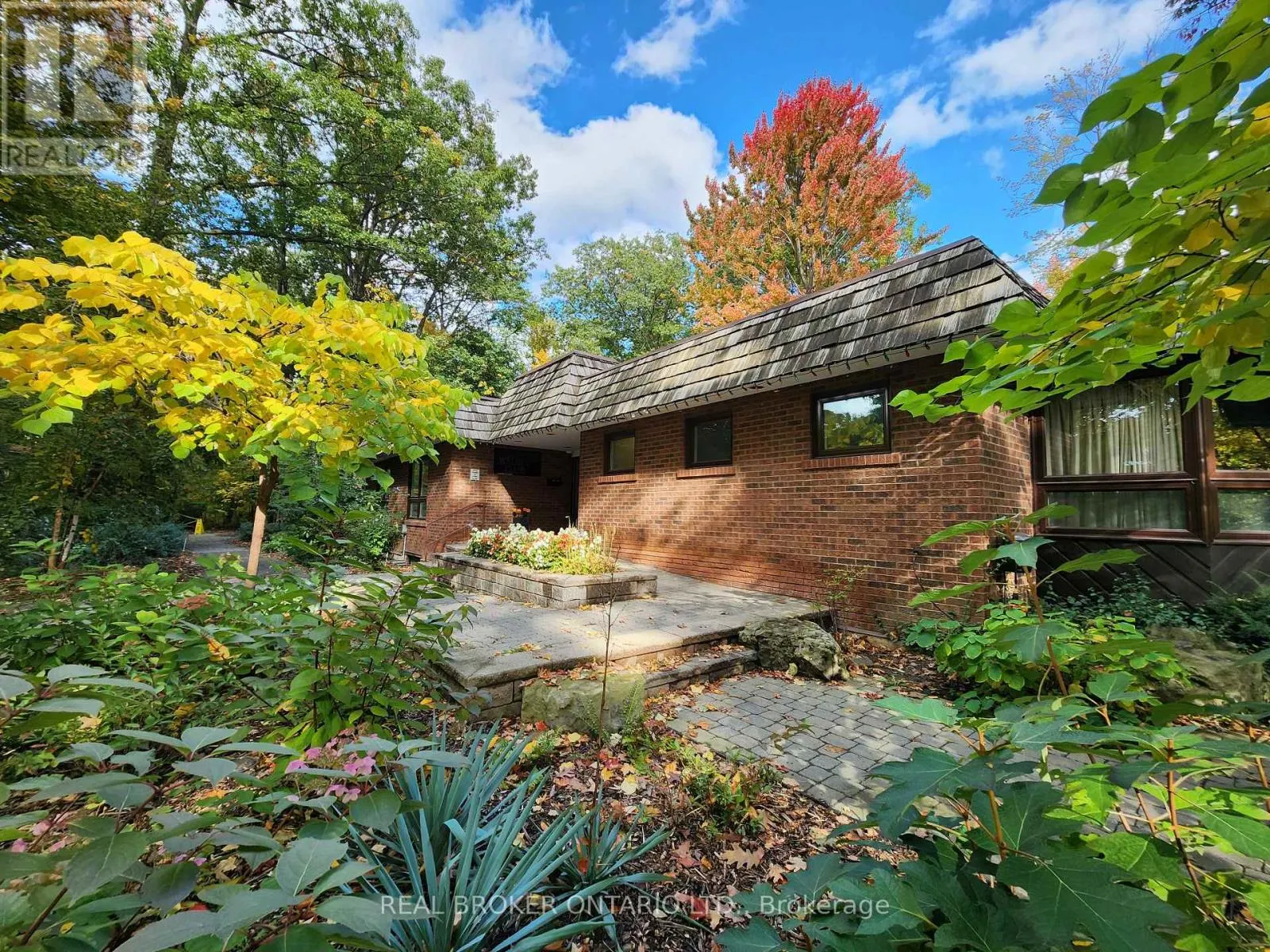 27 - 1060 WALDEN CIRCLE