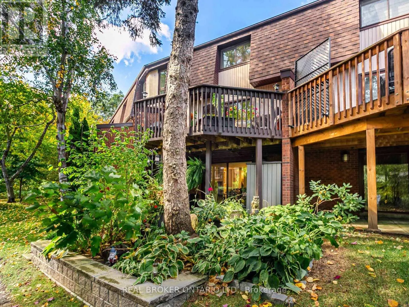 27 - 1060 WALDEN CIRCLE