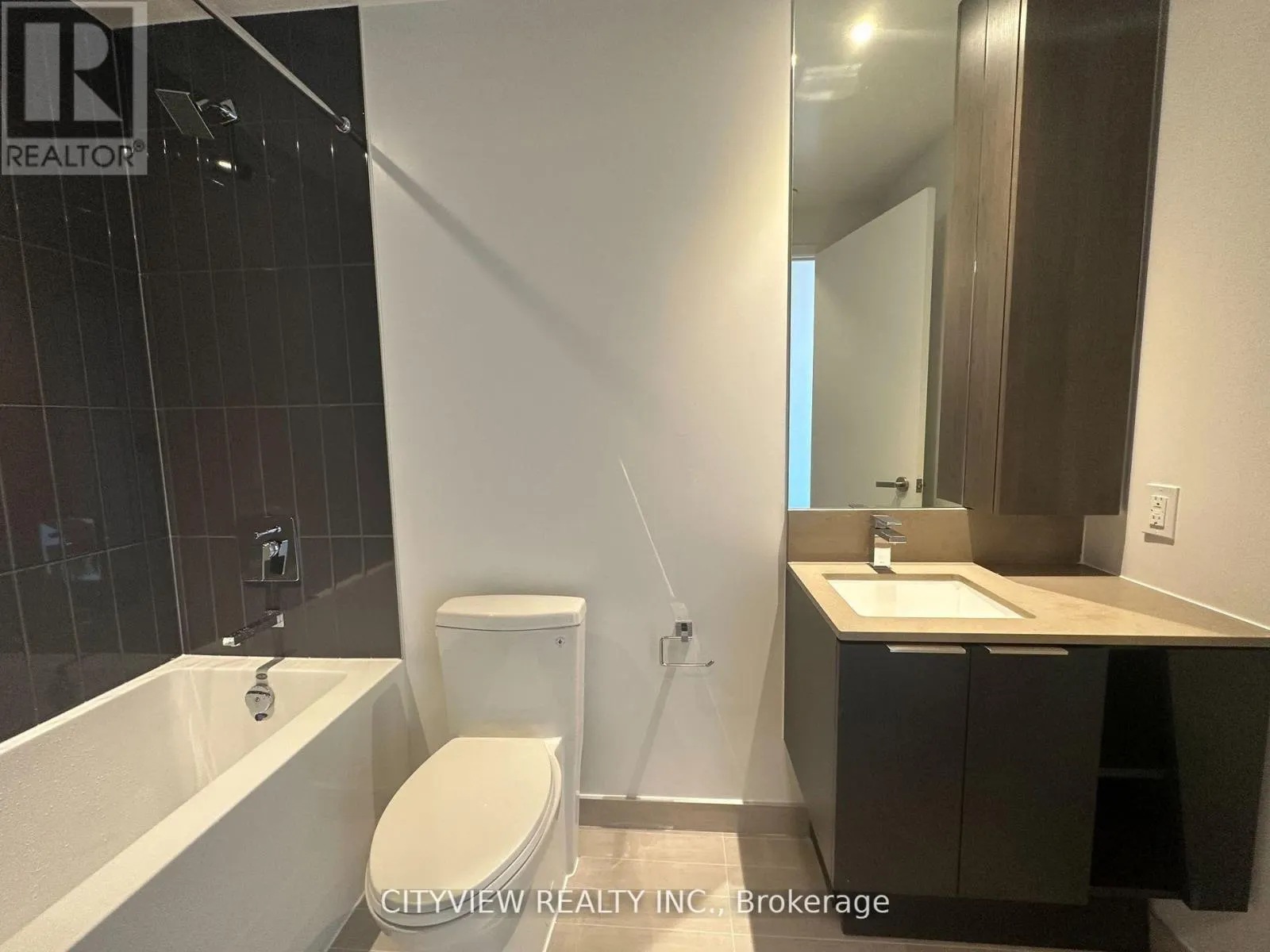 5810 - 3900 CONFEDERATIN PARKWAY
