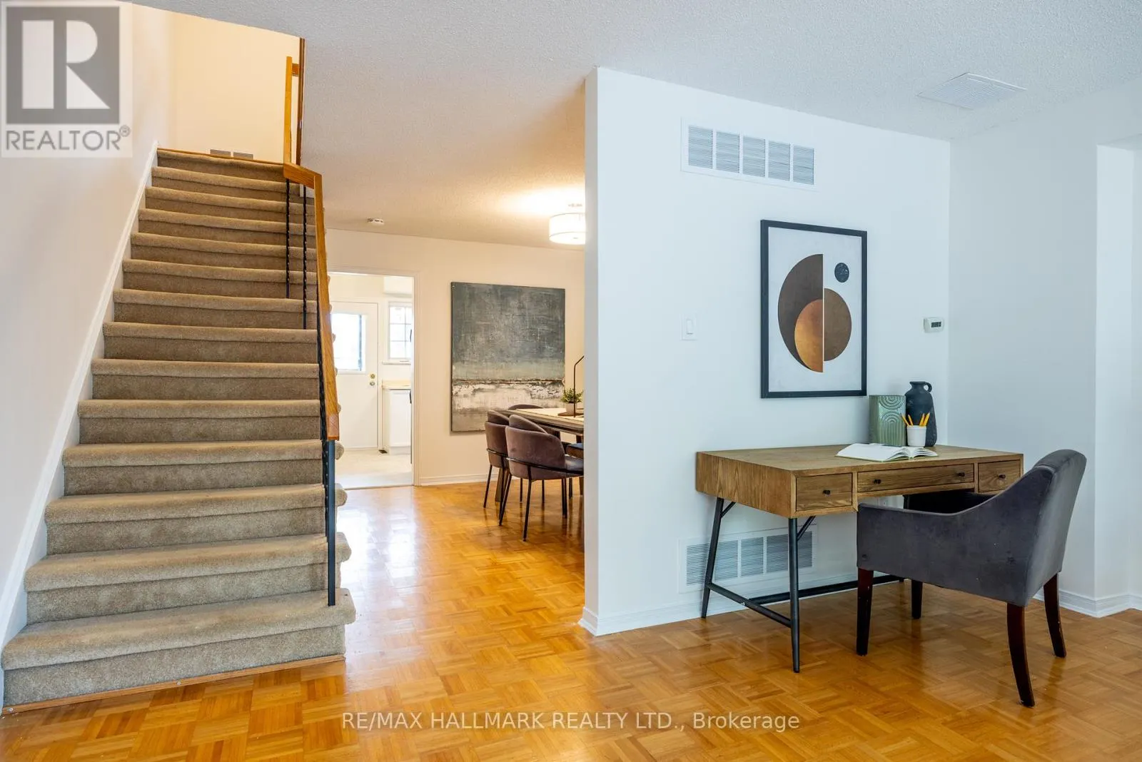 12 OUTLOOK GARDEN BOULEVARD