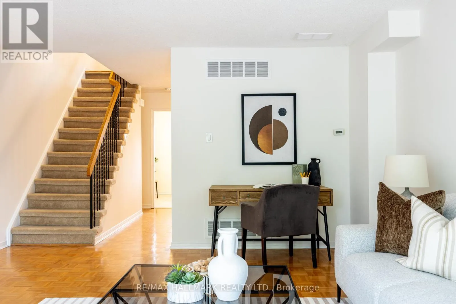 12 OUTLOOK GARDEN BOULEVARD