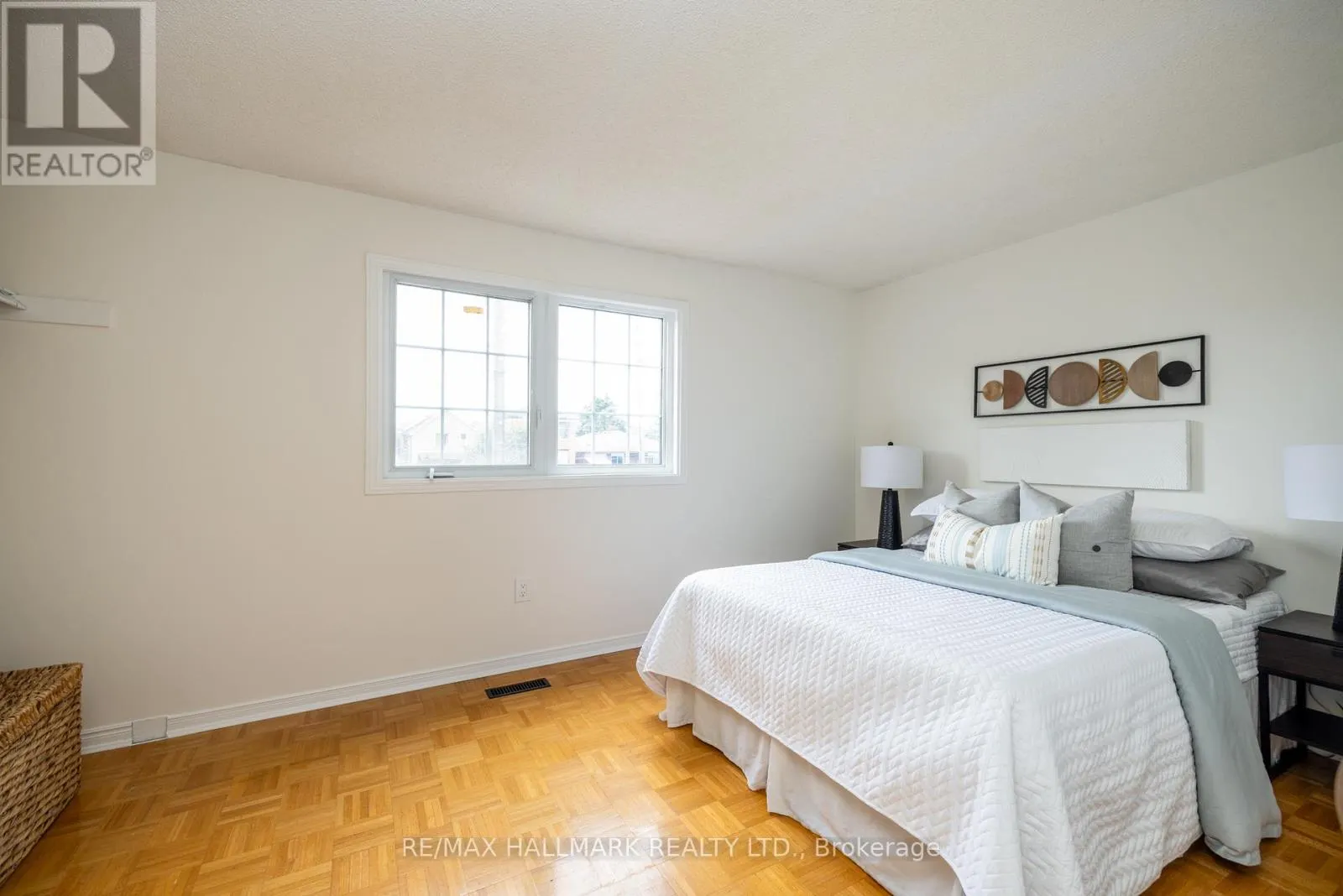 12 OUTLOOK GARDEN BOULEVARD