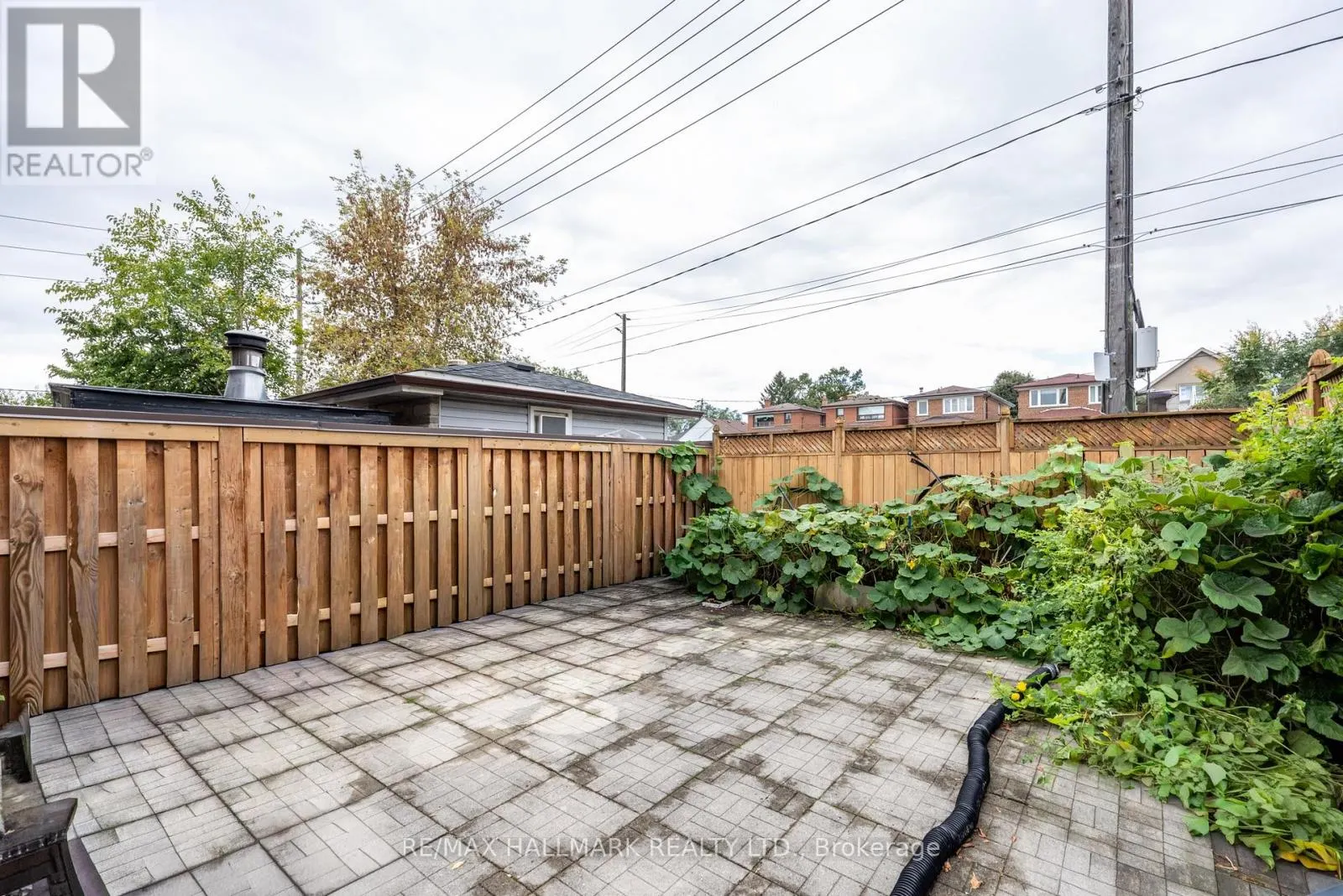 12 OUTLOOK GARDEN BOULEVARD