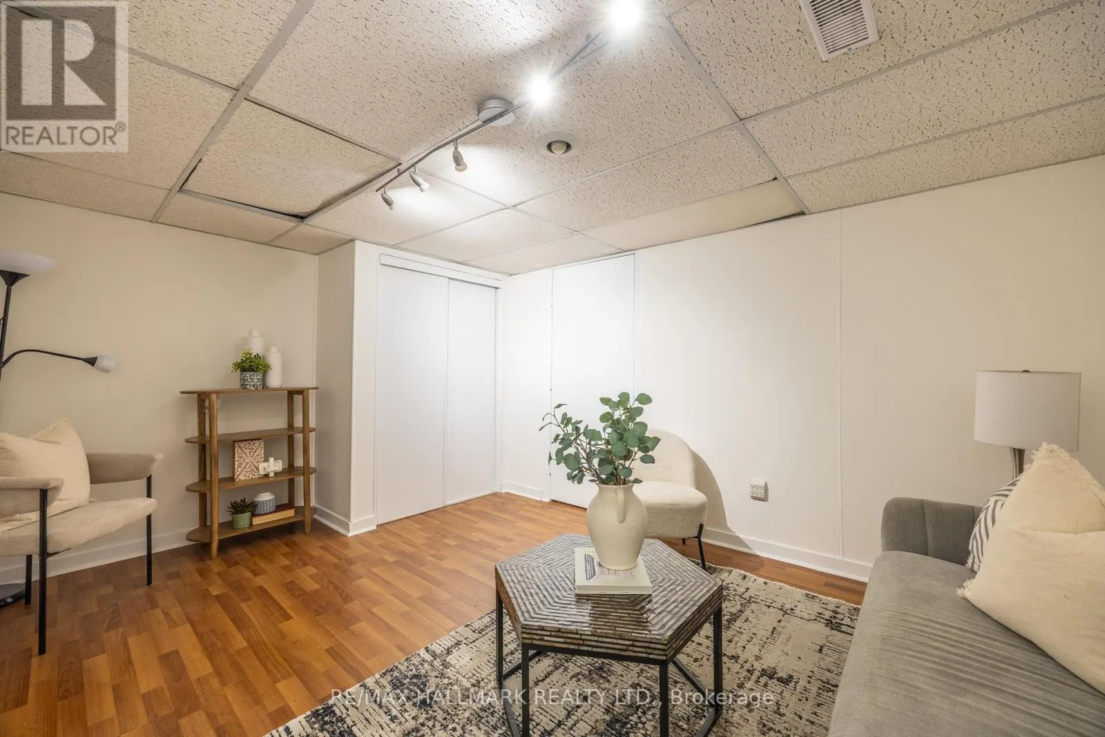 12 OUTLOOK GARDEN BOULEVARD