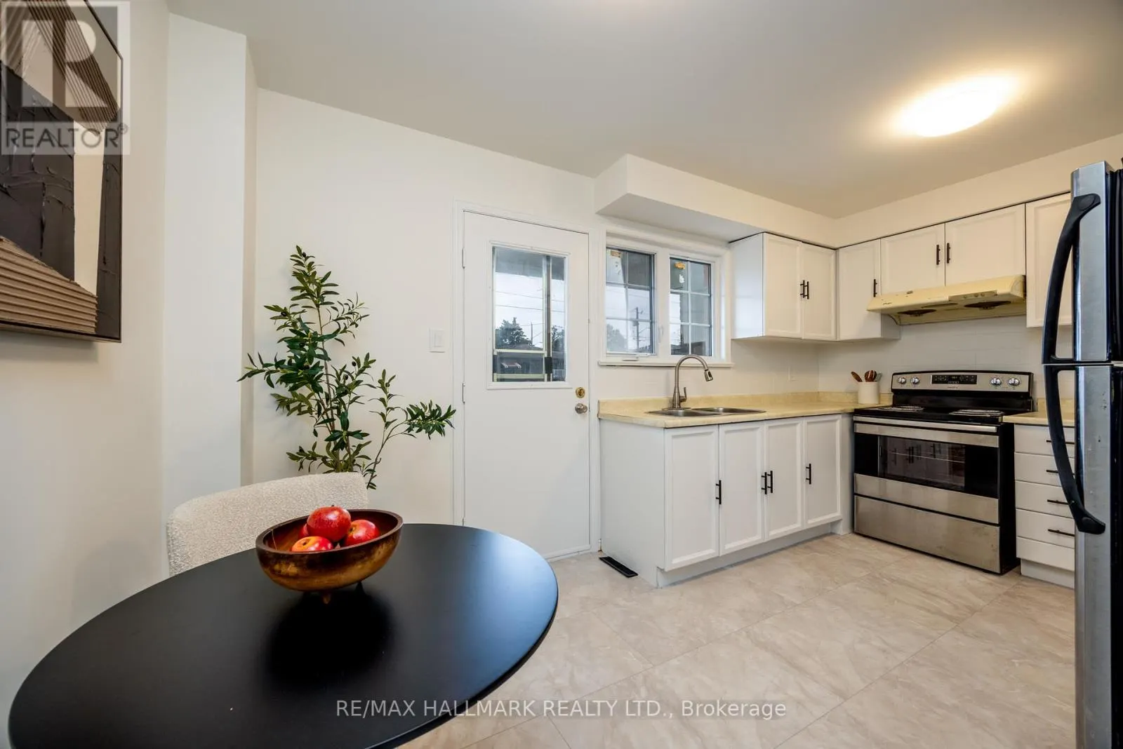 12 OUTLOOK GARDEN BOULEVARD