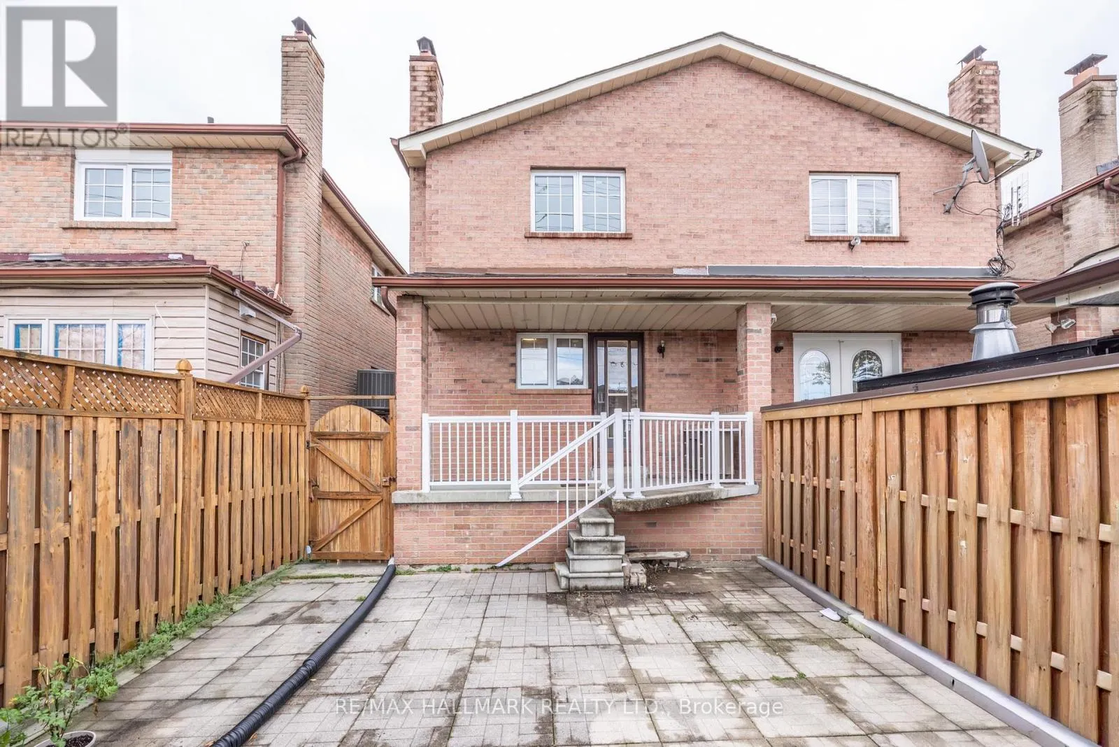 12 OUTLOOK GARDEN BOULEVARD