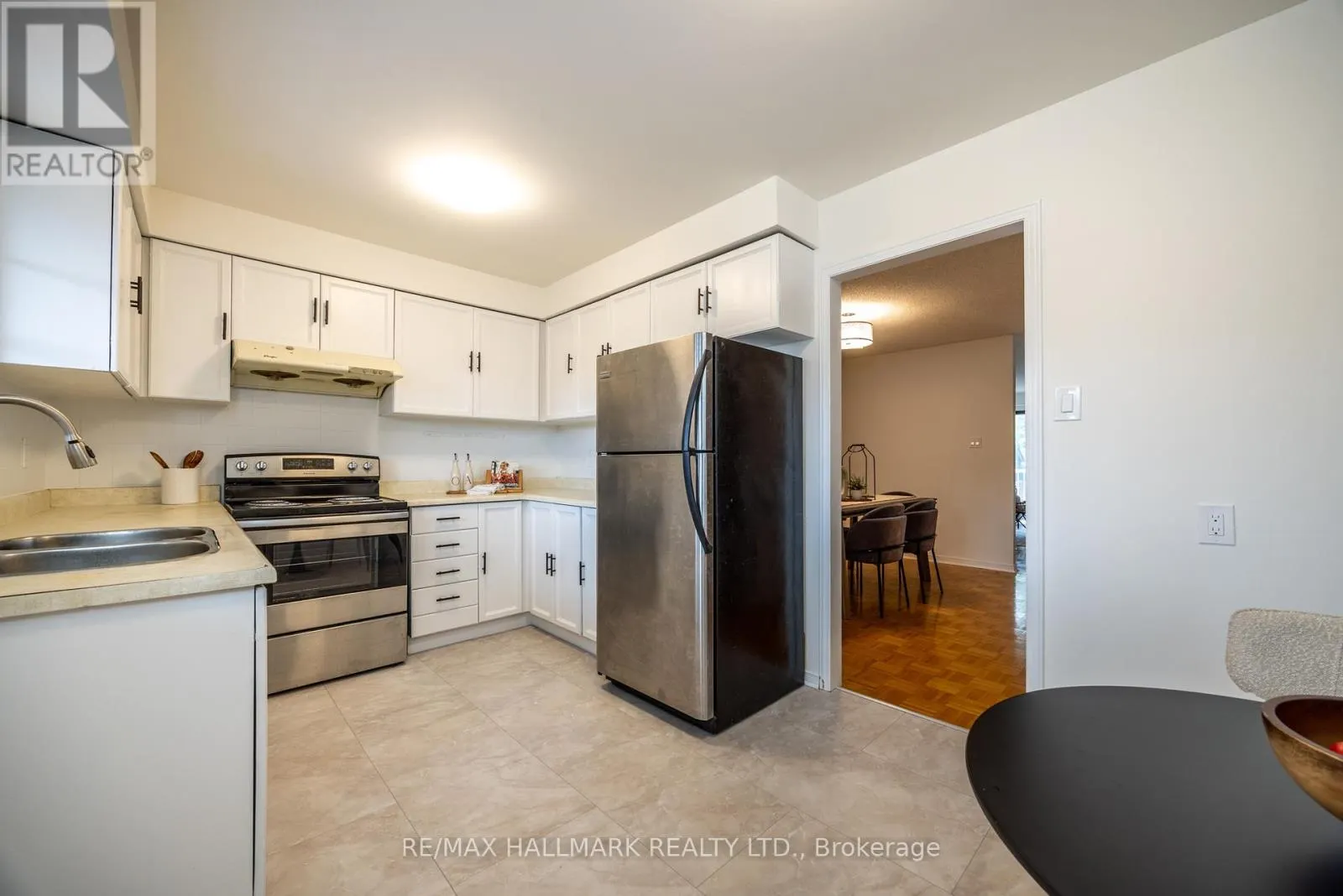 12 OUTLOOK GARDEN BOULEVARD