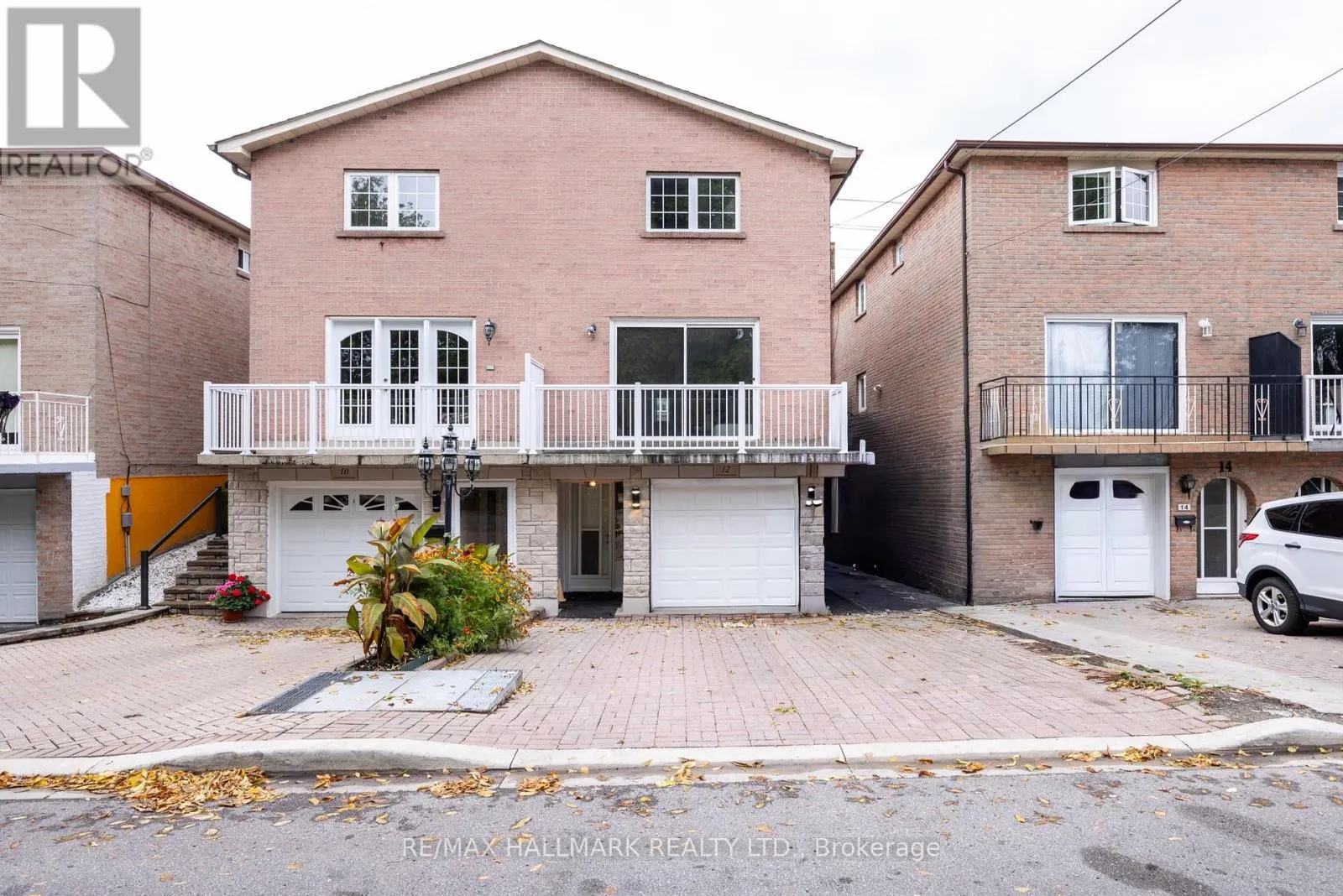12 OUTLOOK GARDEN BOULEVARD