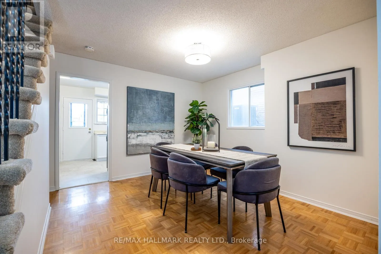 12 OUTLOOK GARDEN BOULEVARD