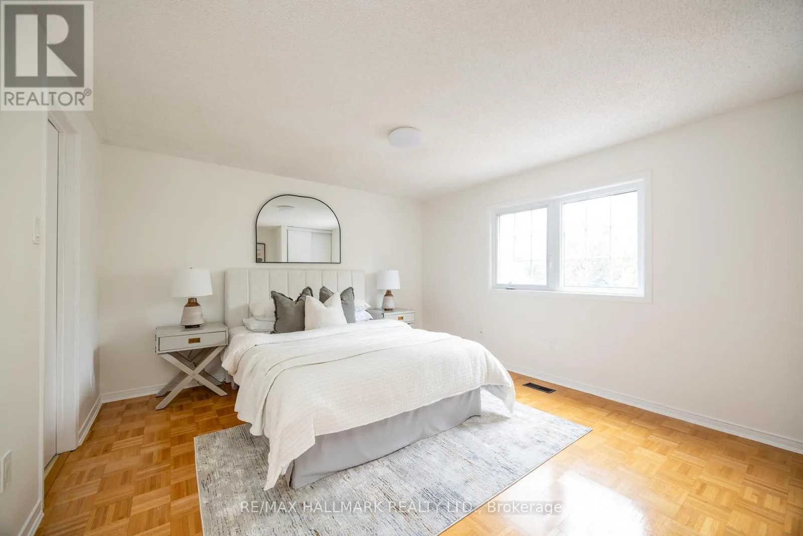 12 OUTLOOK GARDEN BOULEVARD