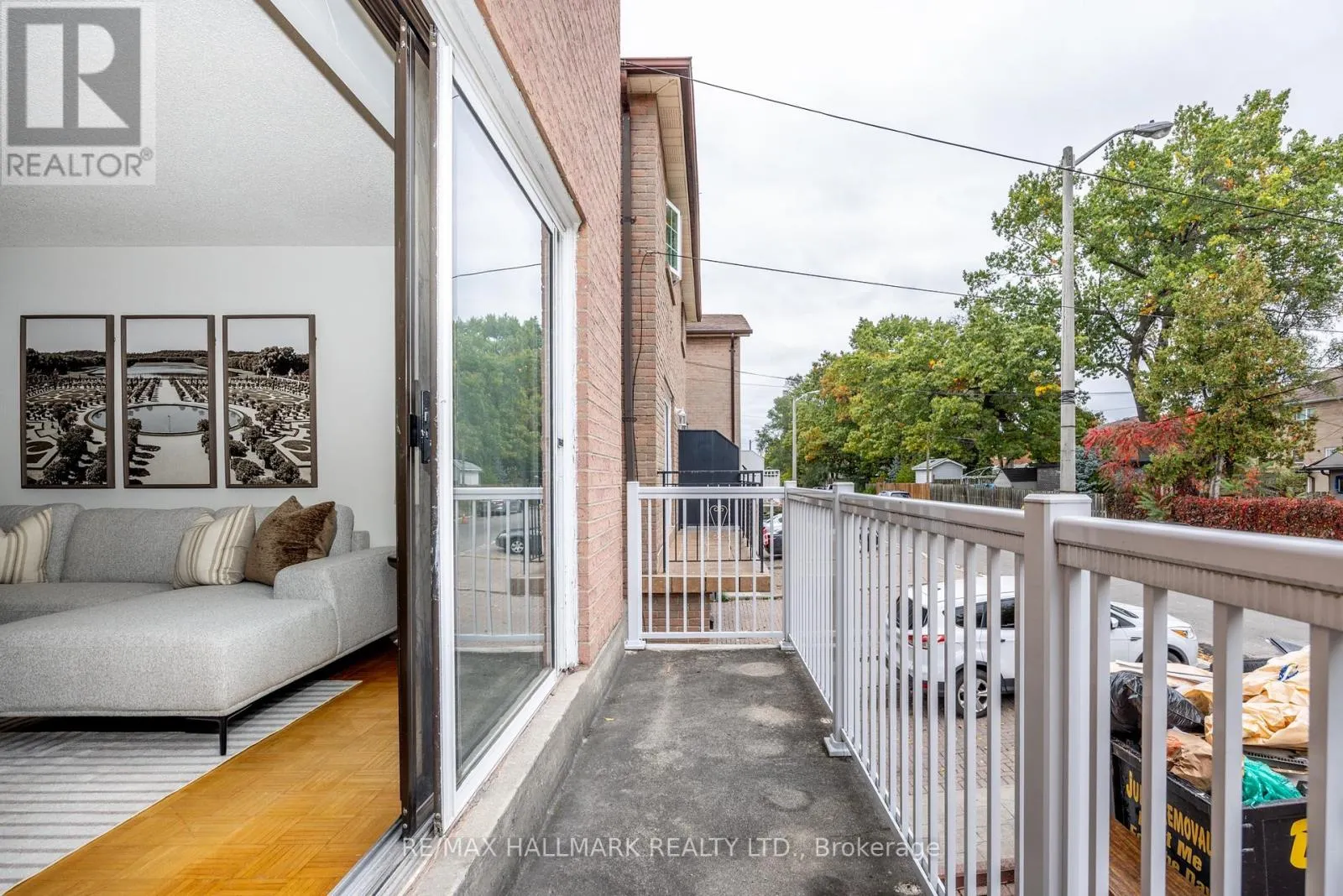 12 OUTLOOK GARDEN BOULEVARD