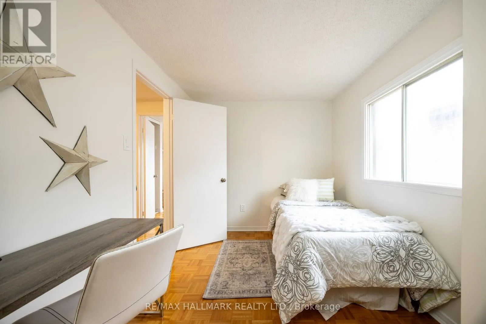 12 OUTLOOK GARDEN BOULEVARD