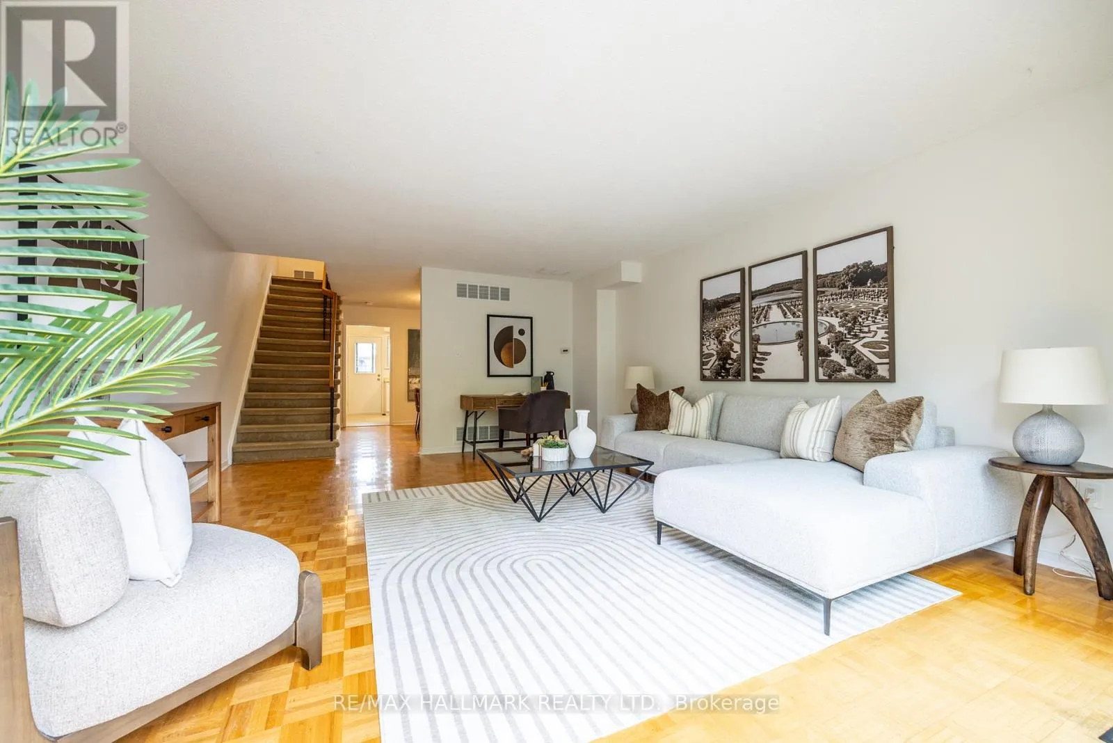 12 OUTLOOK GARDEN BOULEVARD