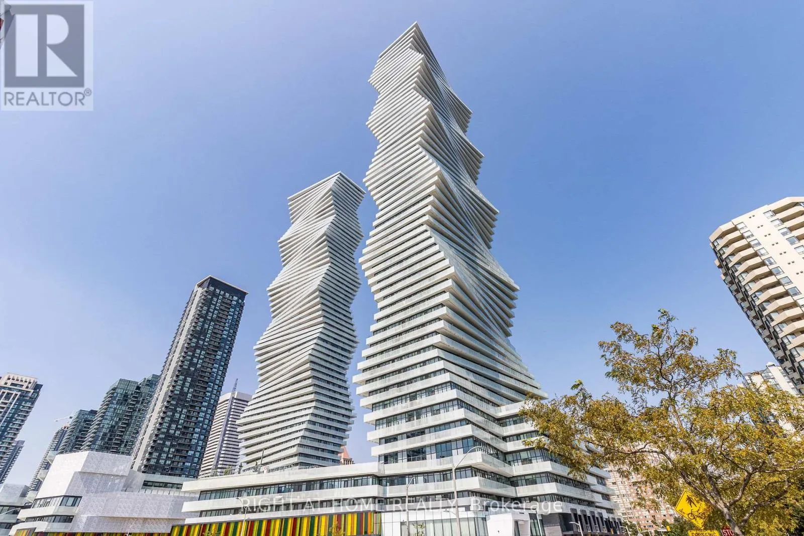 702 - 3883 QUARTZ ROAD
