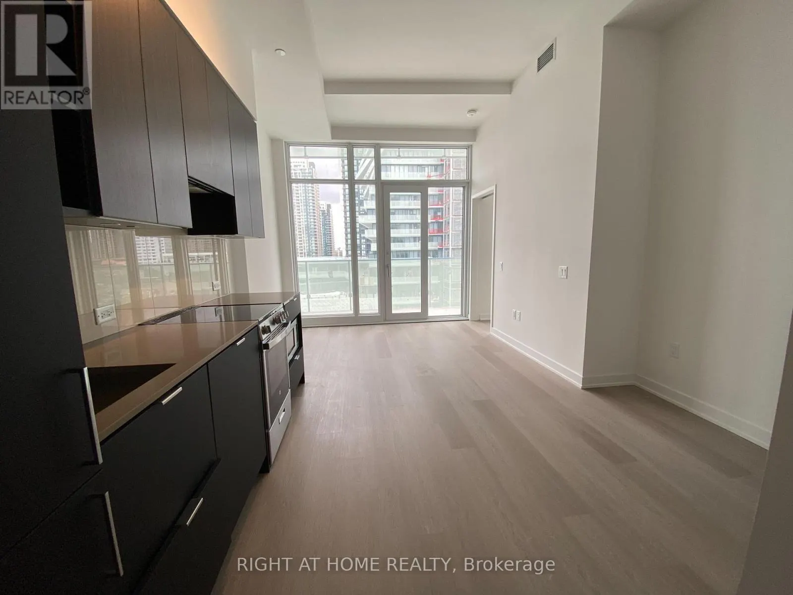 702 - 3883 QUARTZ ROAD