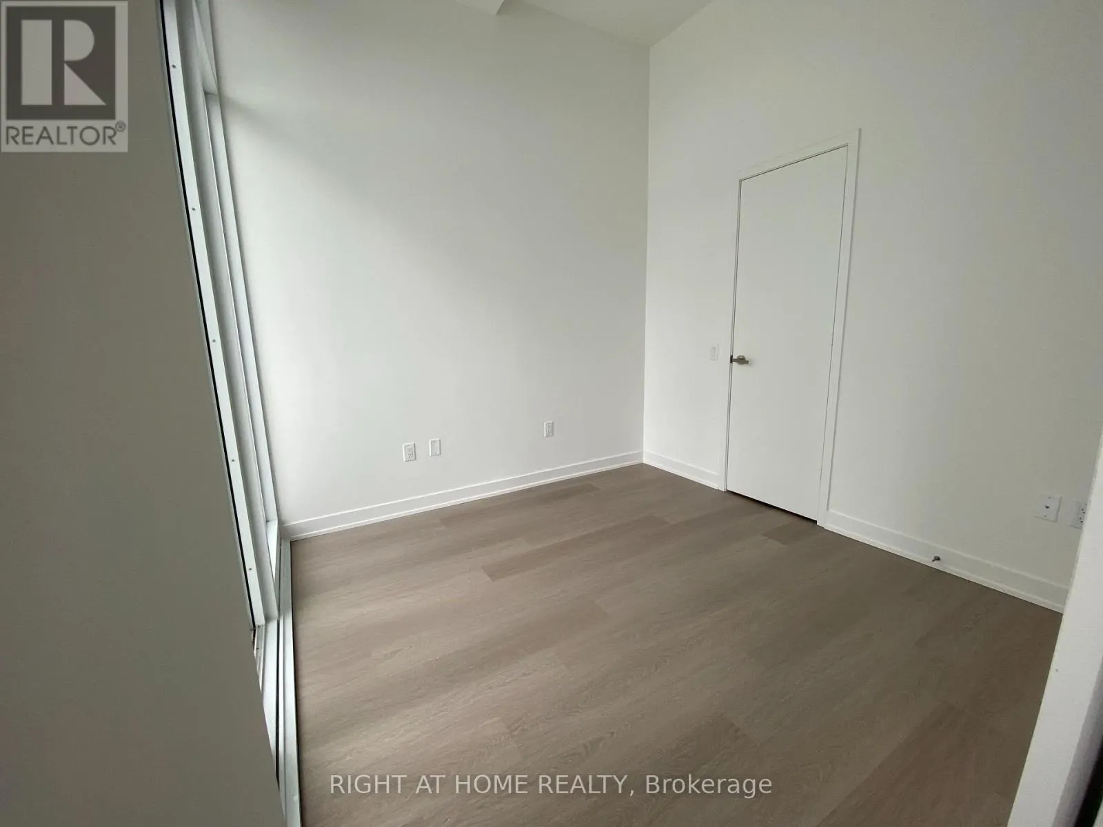 702 - 3883 QUARTZ ROAD