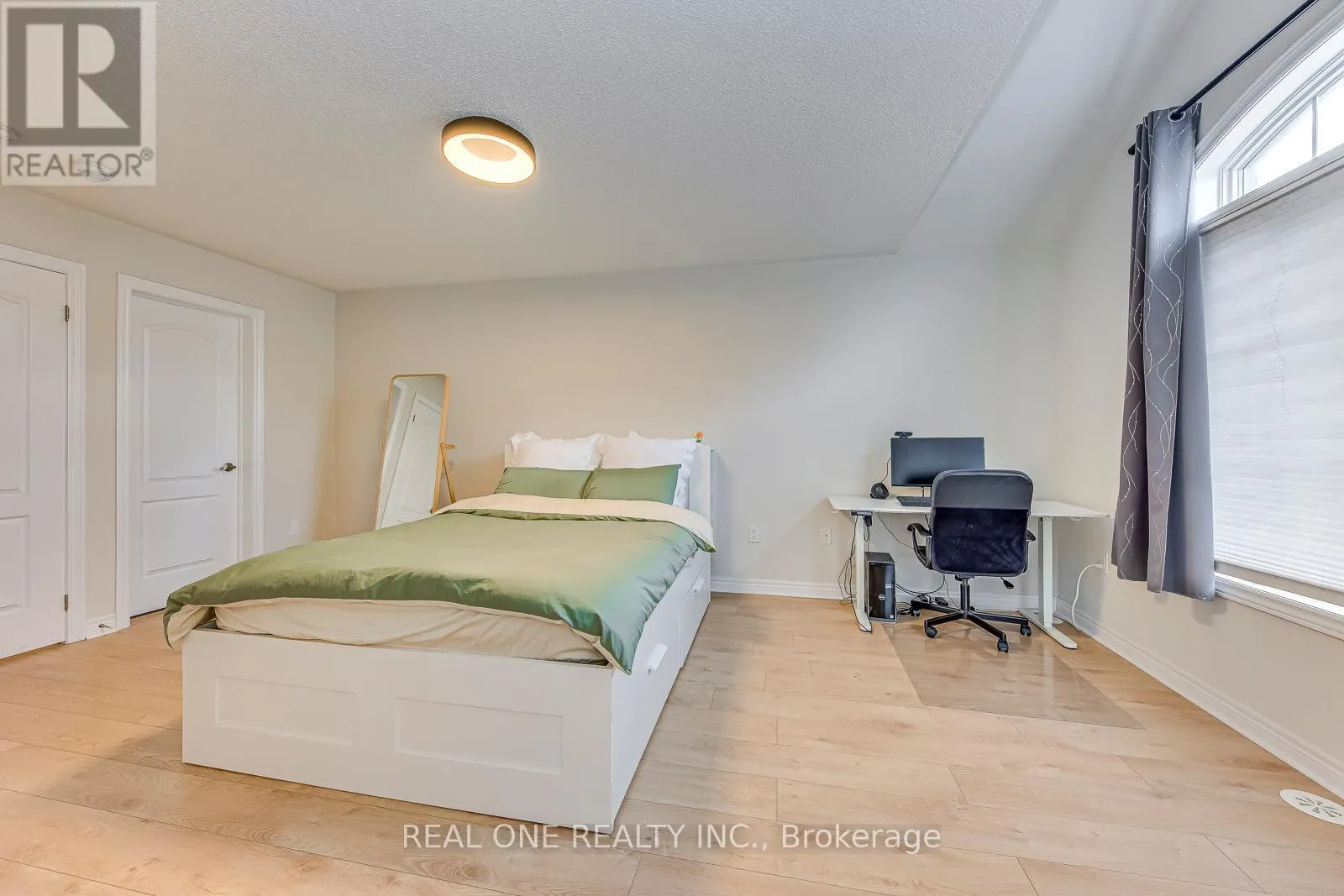 75 - 2435 GREENWICH DRIVE
