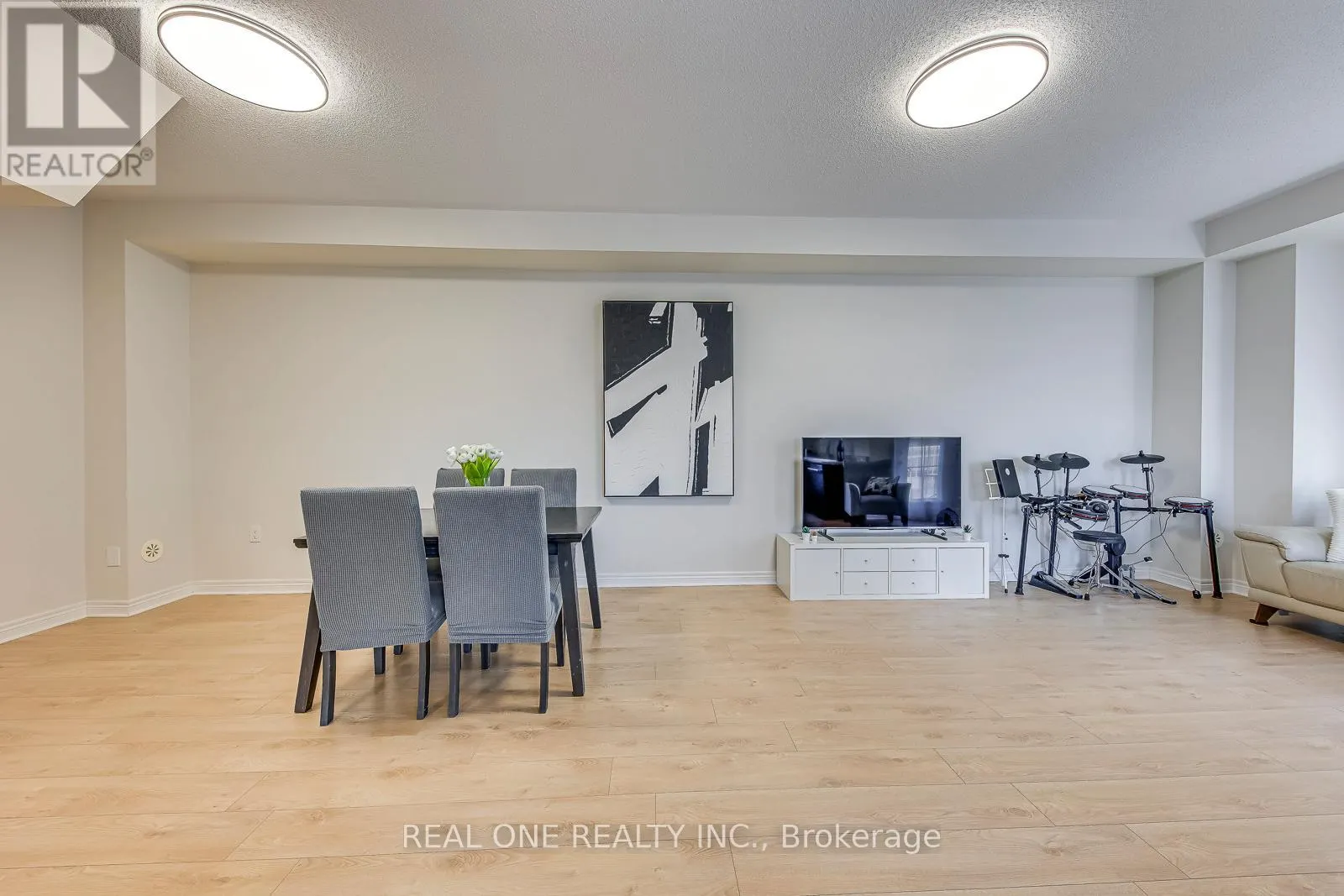 75 - 2435 GREENWICH DRIVE