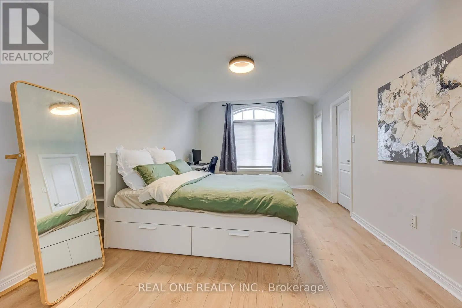 75 - 2435 GREENWICH DRIVE