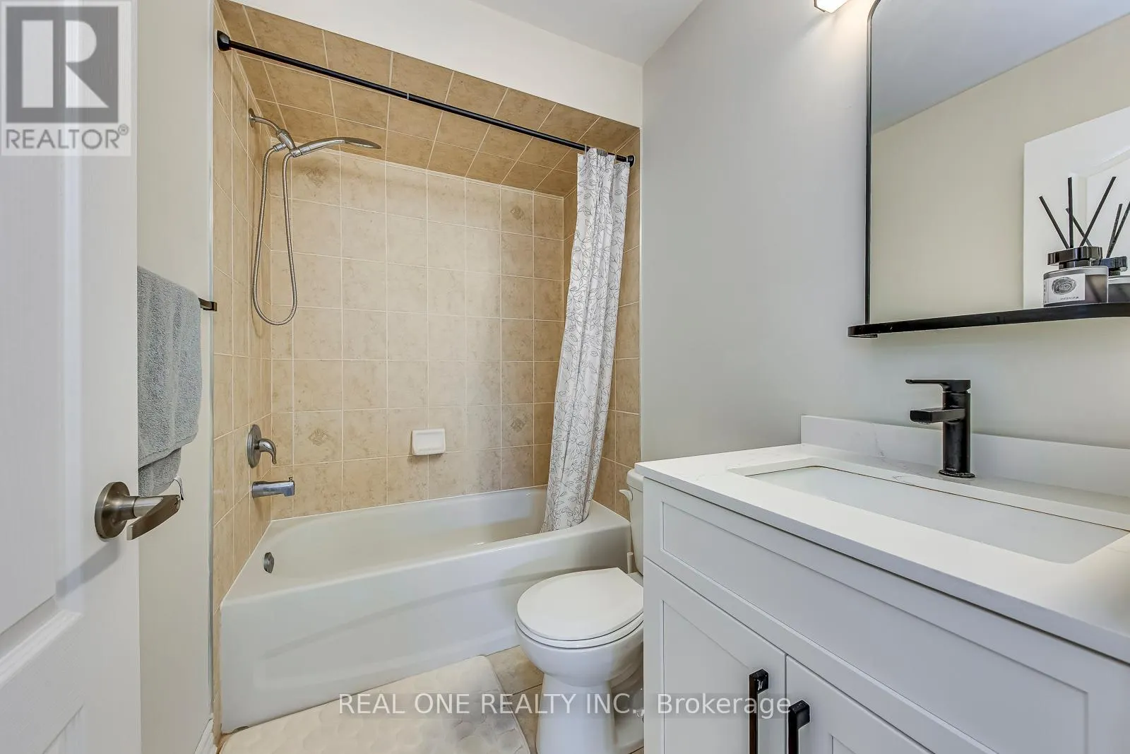 75 - 2435 GREENWICH DRIVE