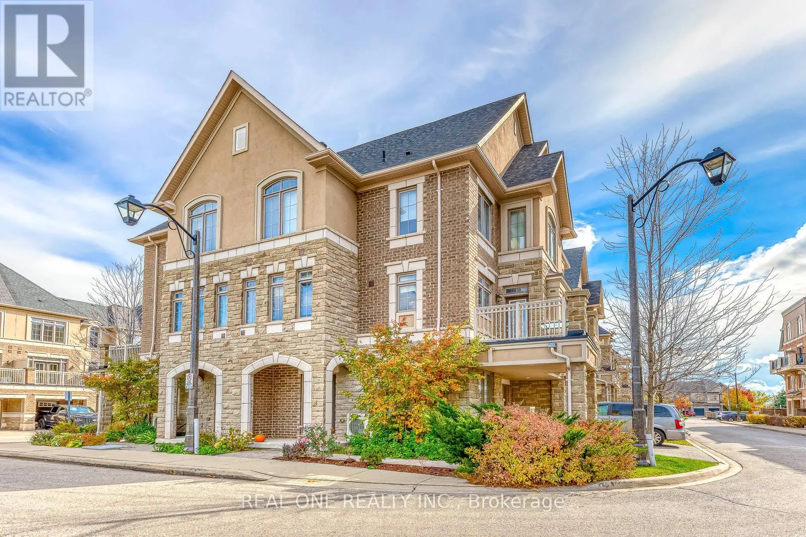 75 - 2435 GREENWICH DRIVE