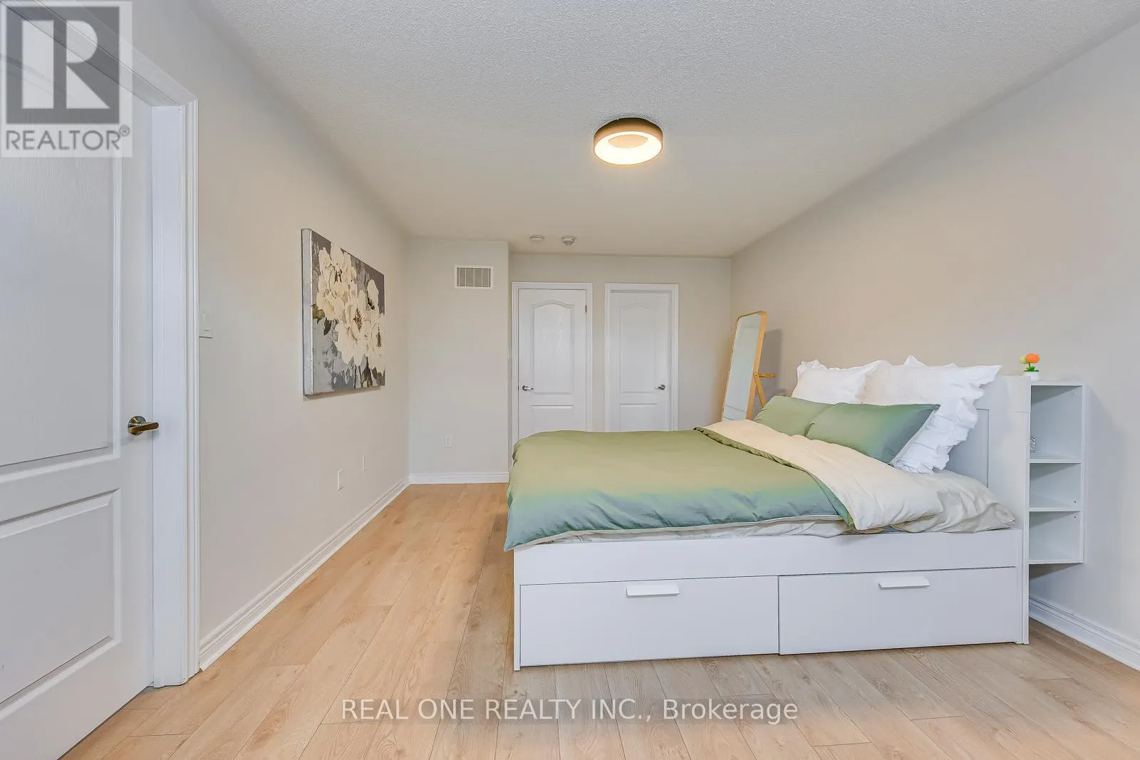 75 - 2435 GREENWICH DRIVE