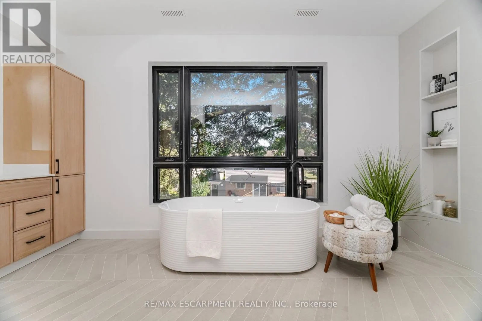 772 BANTING COURT