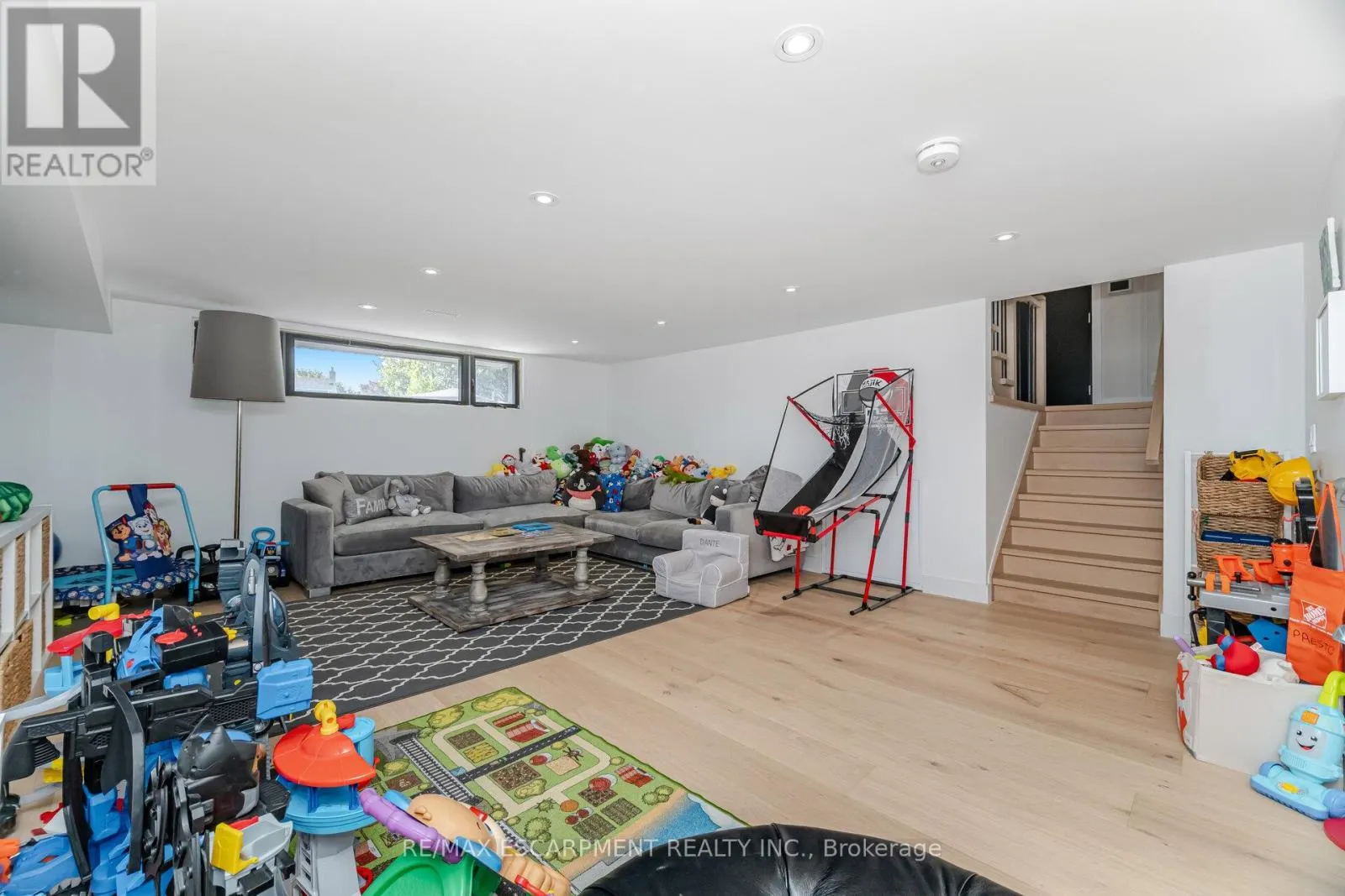 772 BANTING COURT