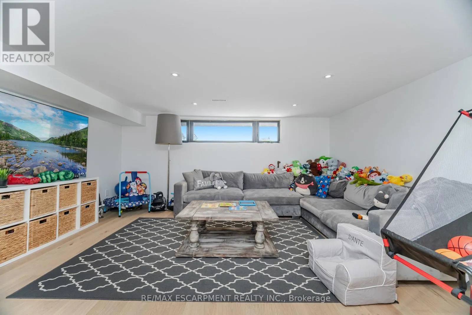 772 BANTING COURT