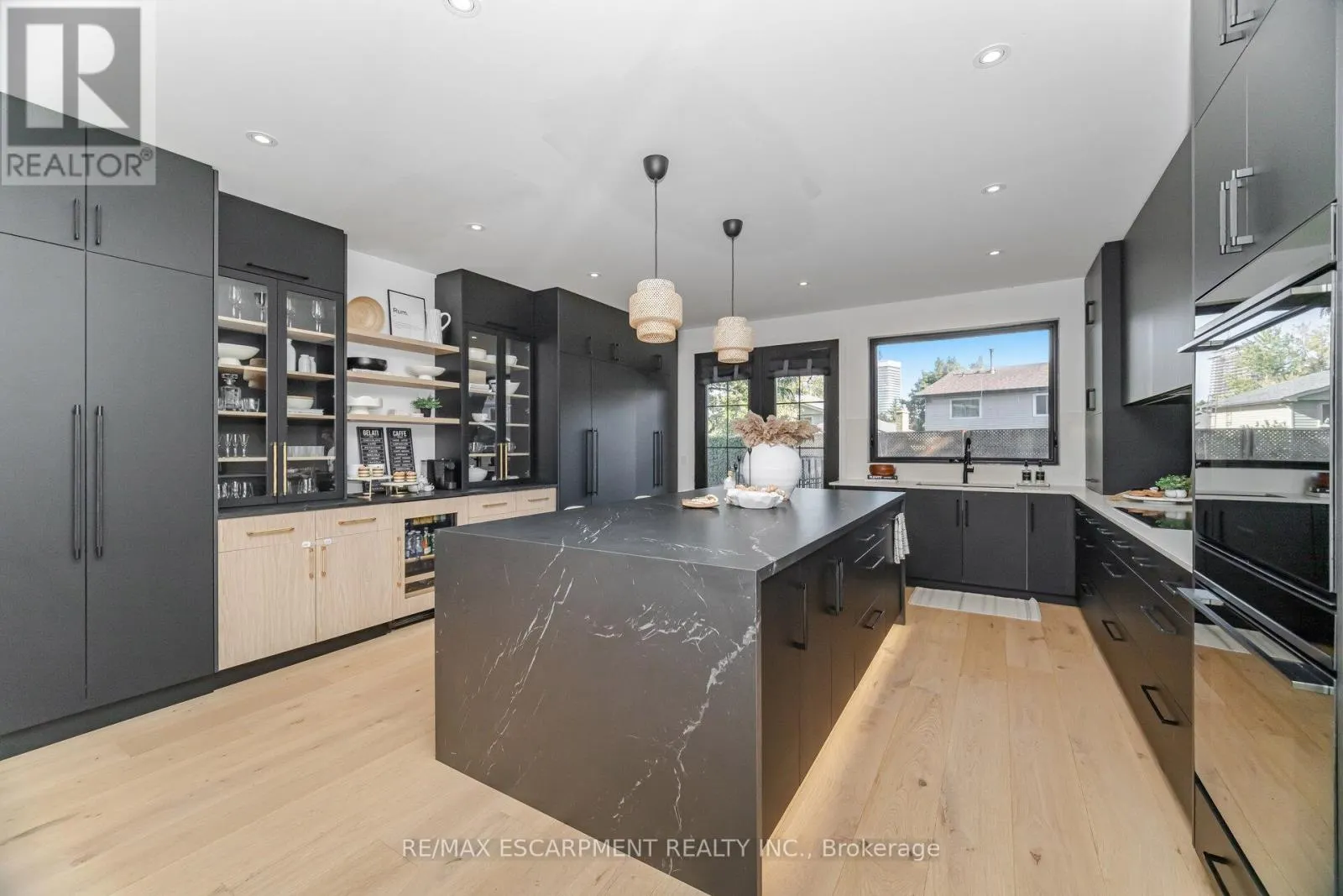772 BANTING COURT