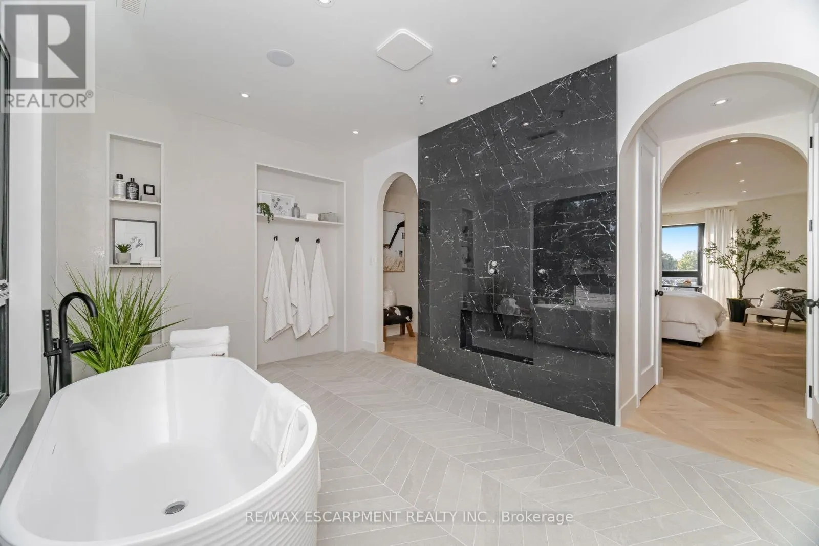 772 BANTING COURT