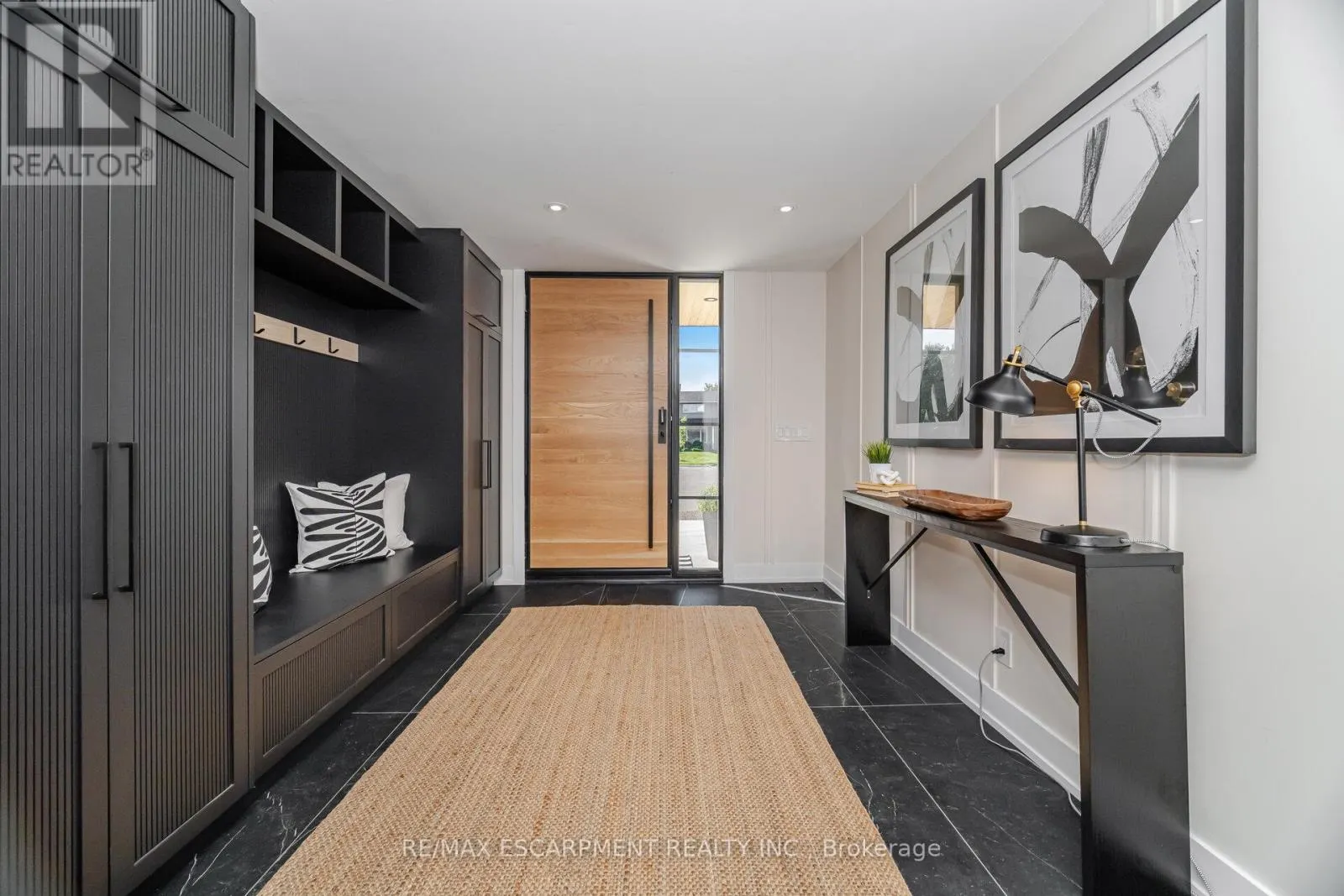 772 BANTING COURT
