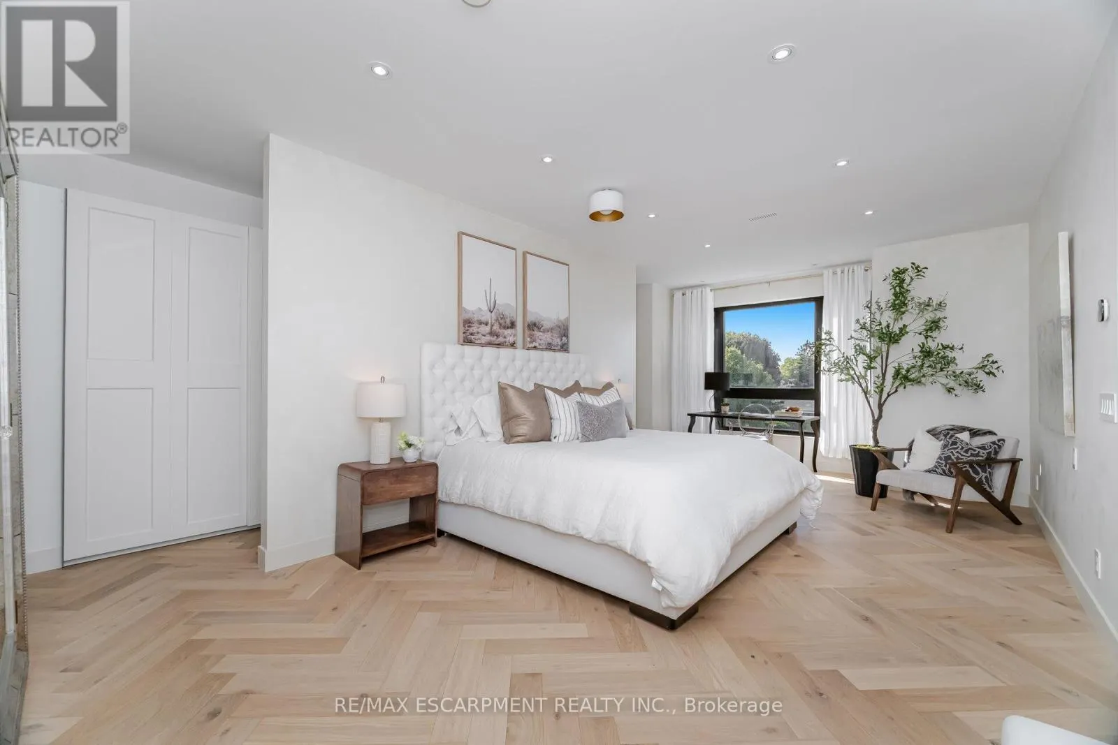 772 BANTING COURT