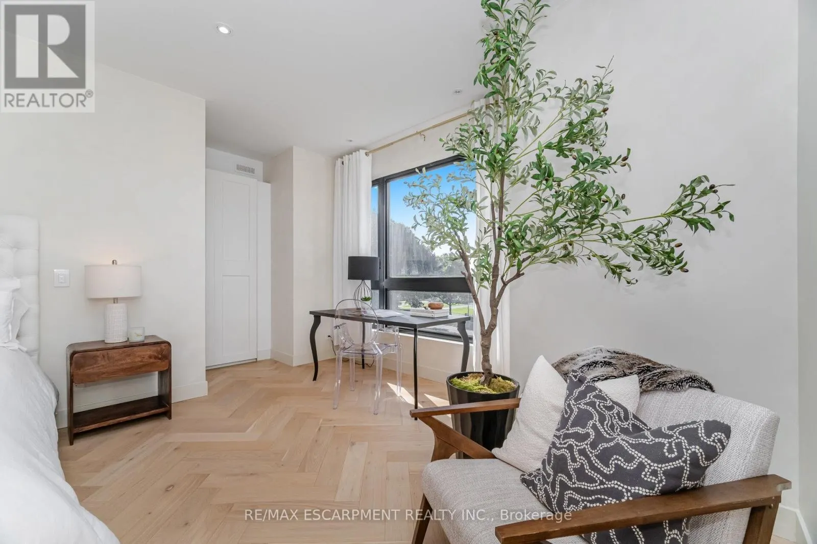 772 BANTING COURT