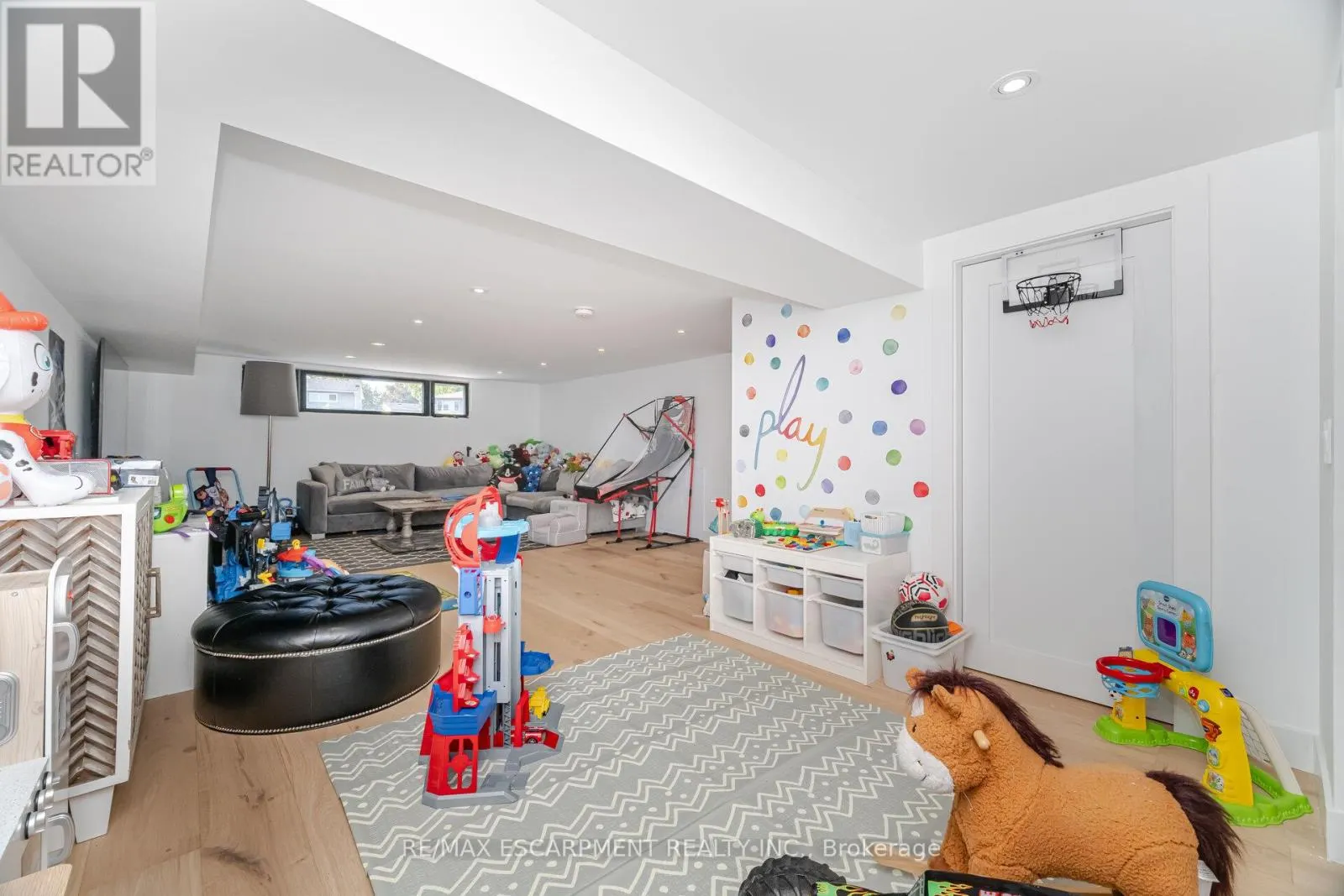 772 BANTING COURT