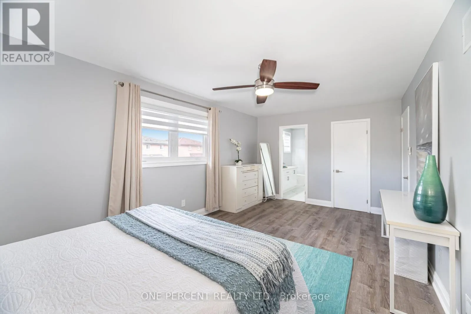 704 BOOKHAM CRESCENT