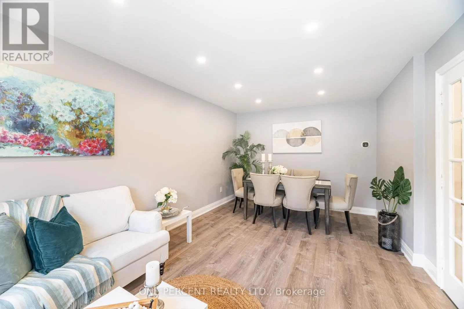 704 BOOKHAM CRESCENT