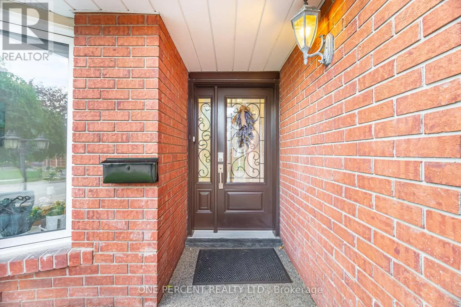 704 BOOKHAM CRESCENT