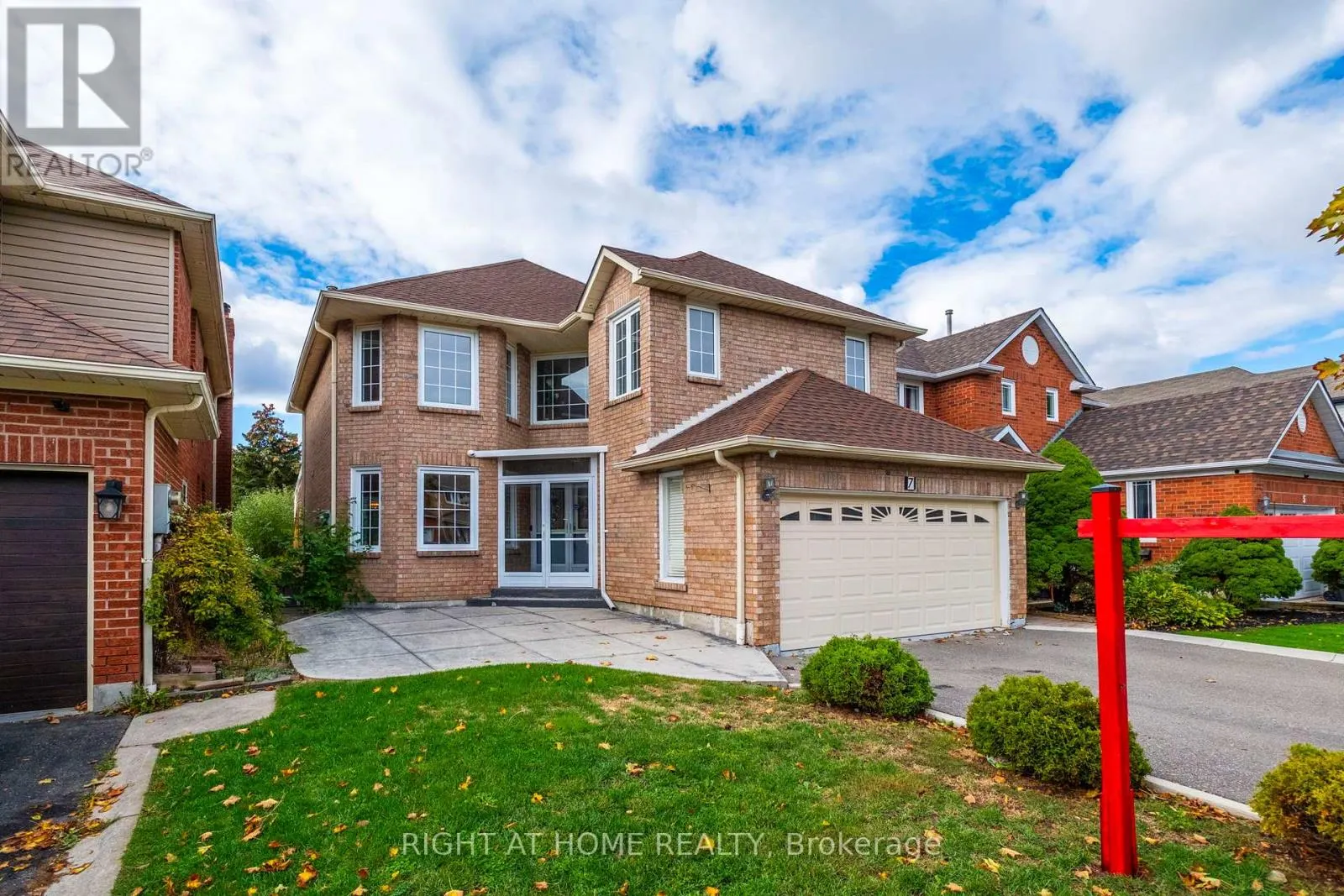 7 LORD SIMCOE DRIVE
