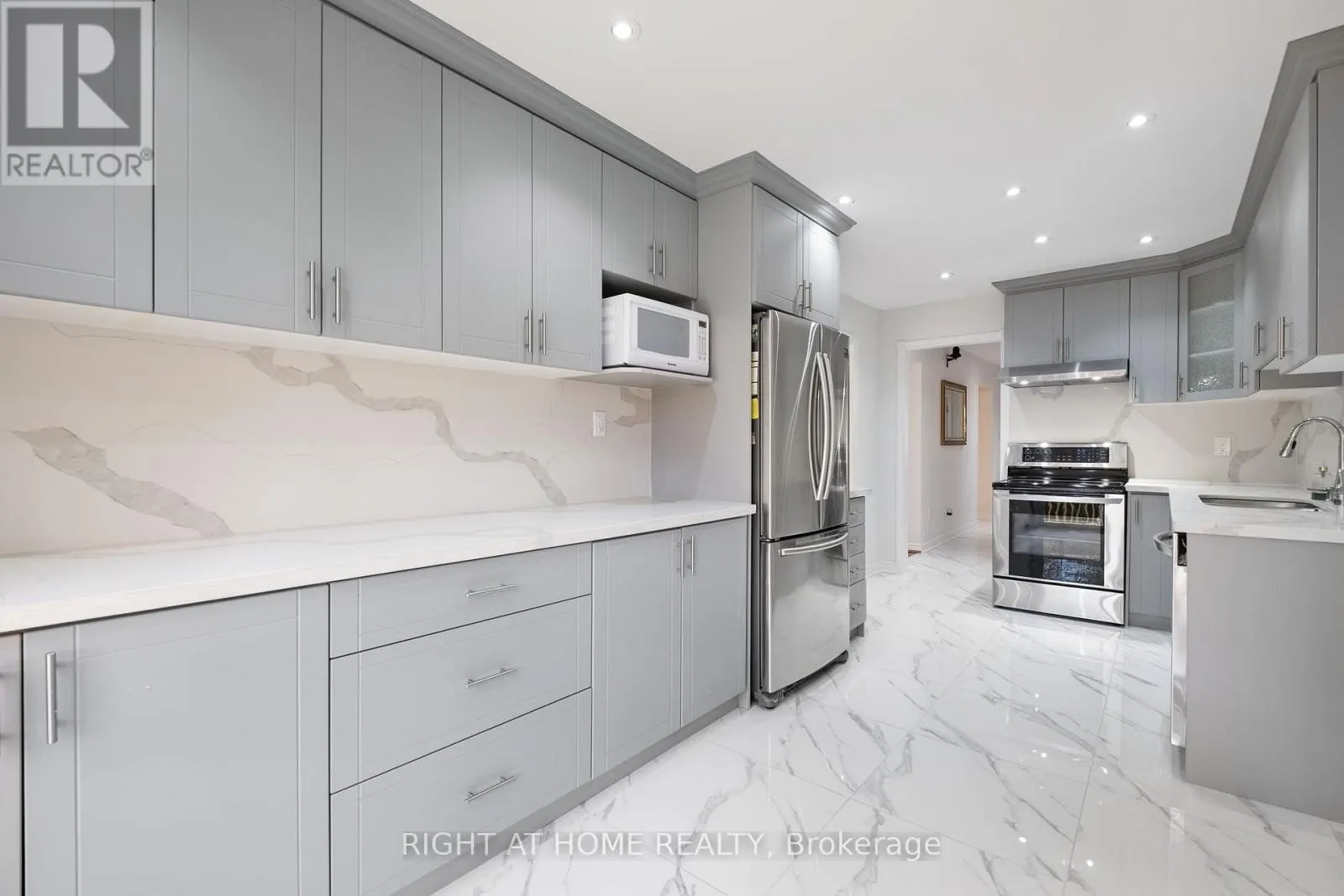 7 LORD SIMCOE DRIVE