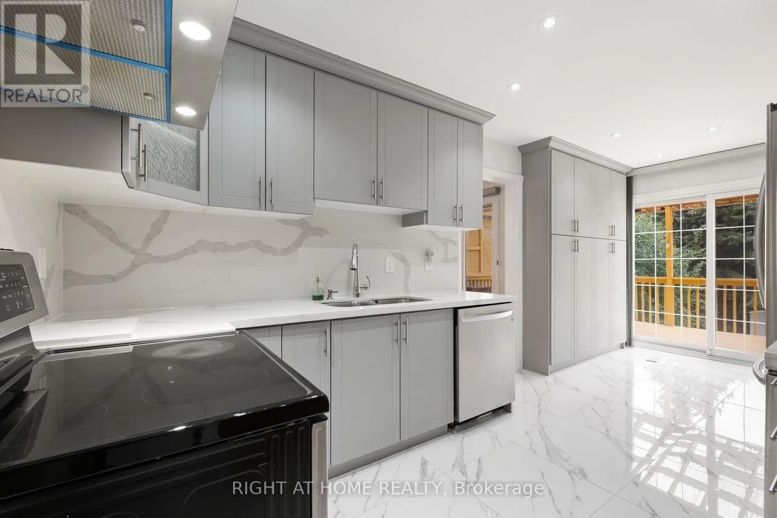 7 LORD SIMCOE DRIVE