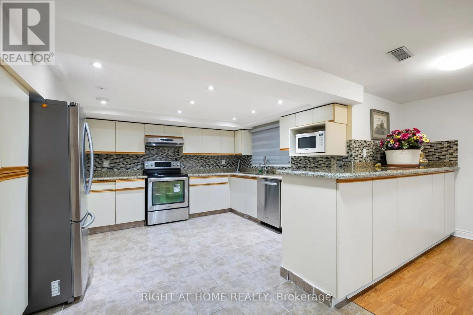 7 LORD SIMCOE DRIVE