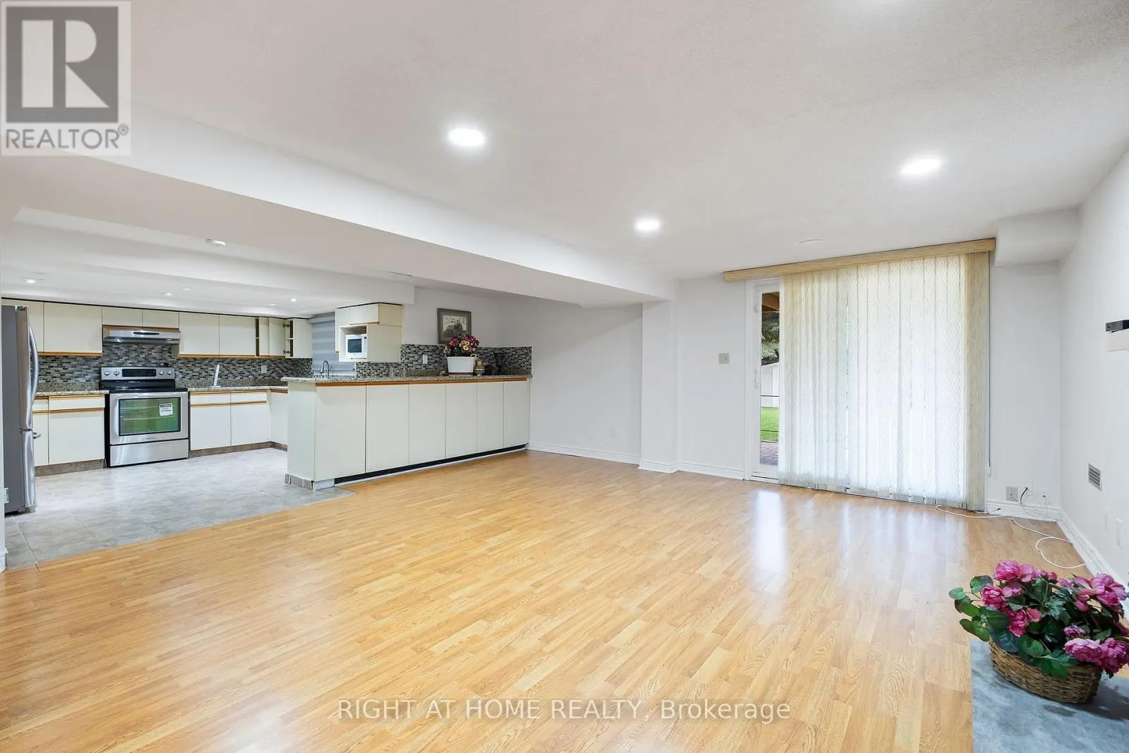 7 LORD SIMCOE DRIVE