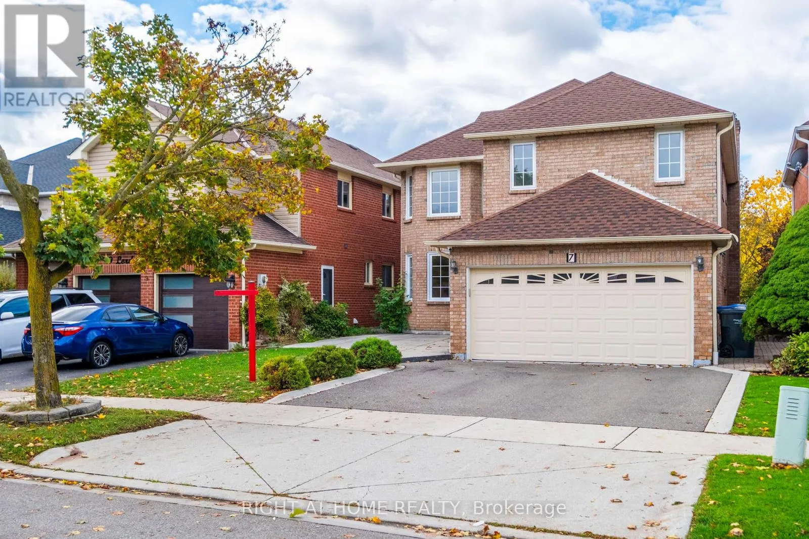 7 LORD SIMCOE DRIVE
