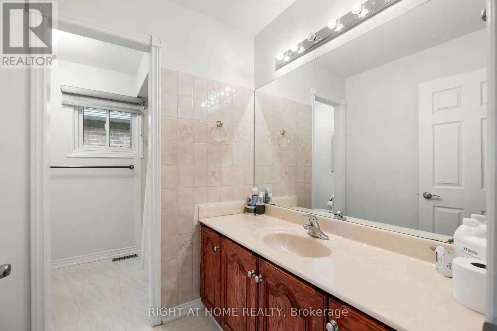 7 LORD SIMCOE DRIVE