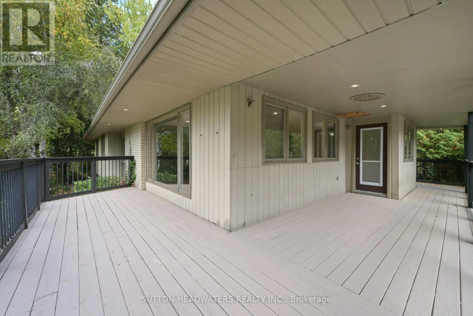 5 CEDAR DRIVE