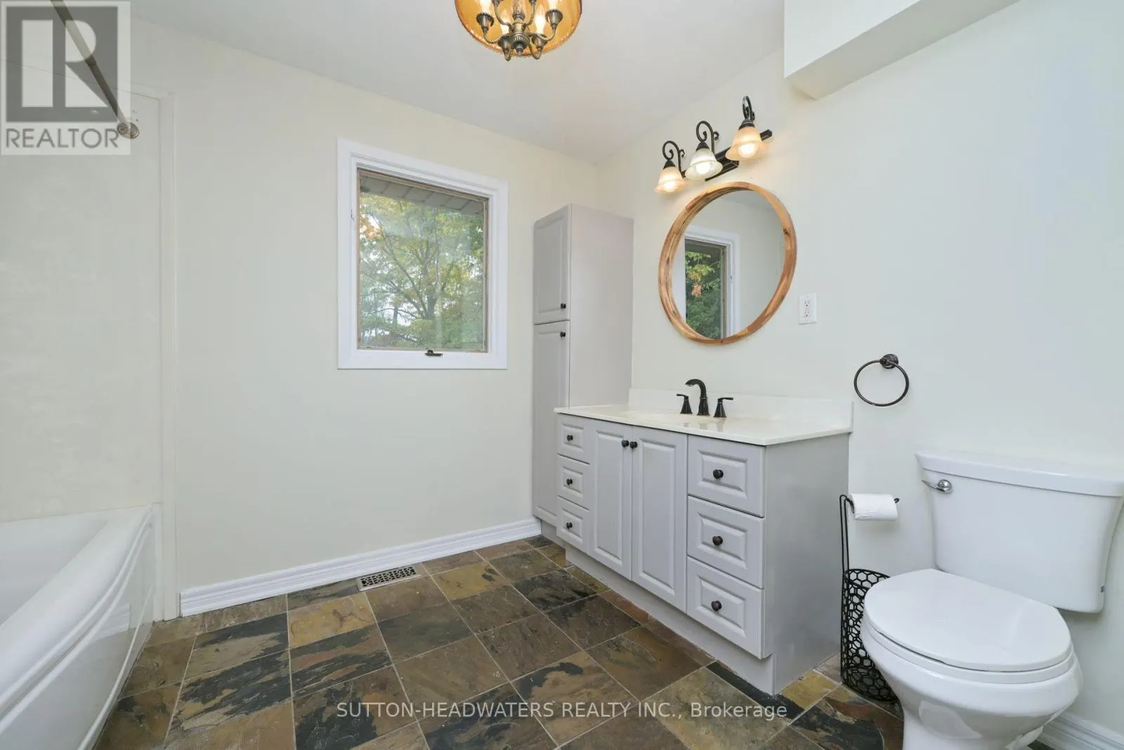 5 CEDAR DRIVE