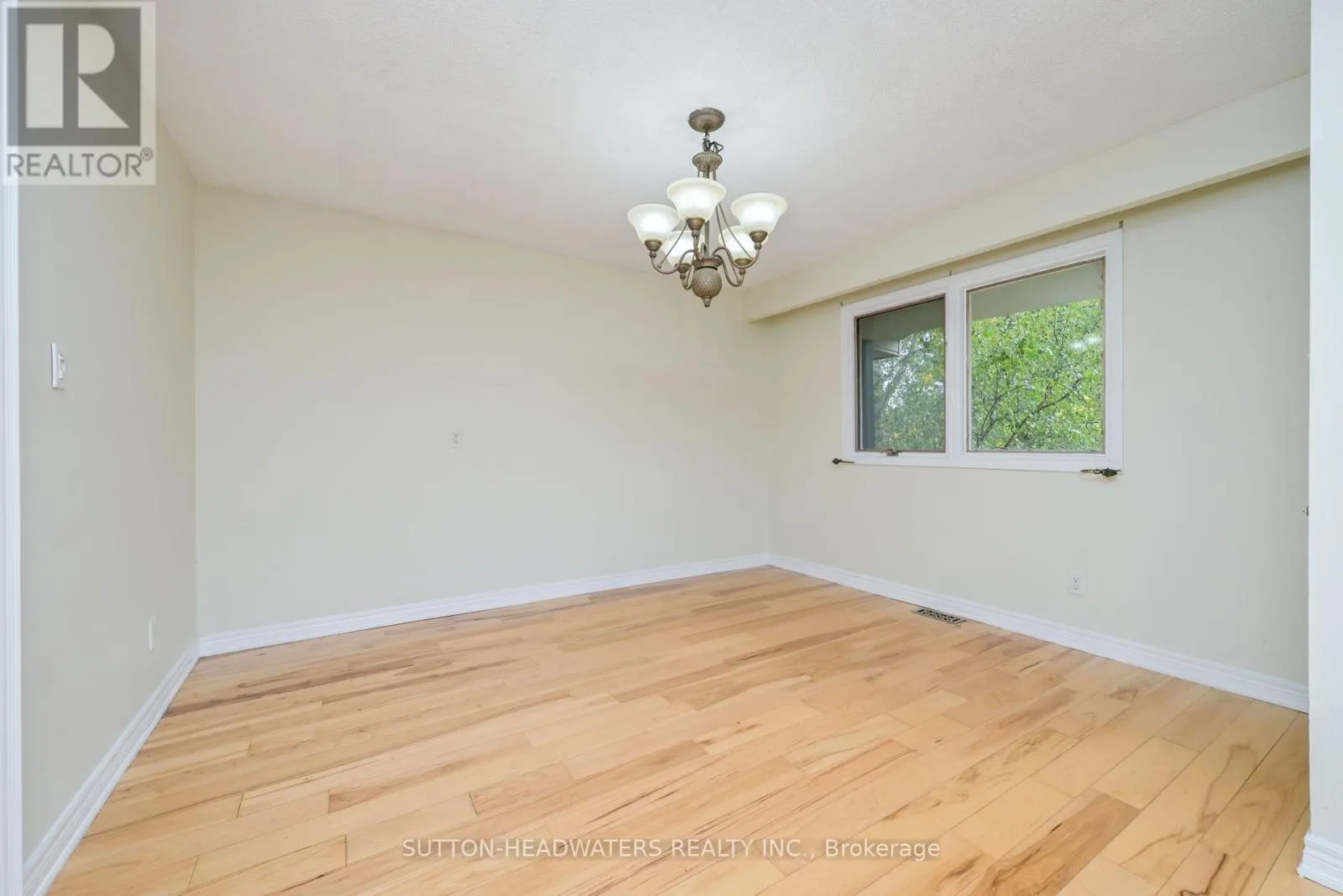 5 CEDAR DRIVE